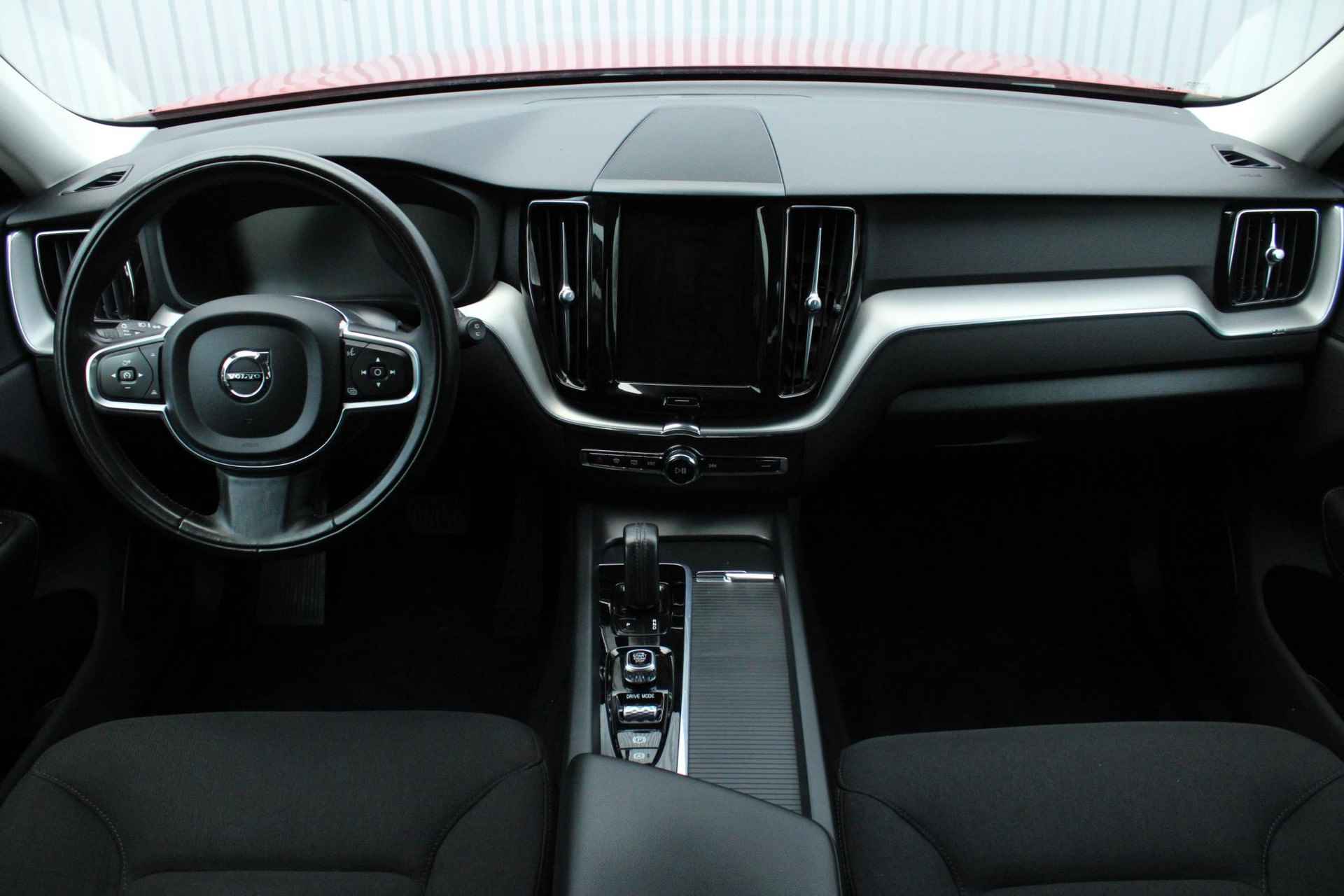 Volvo XC60 B4 AUT-8 Momentum, Full map Navigatie, Trekhaak, Parkeersensoren voor en achter, Parkeer Camera achter, Stoelverwarming, Stuurwielverwarming, - 10/34