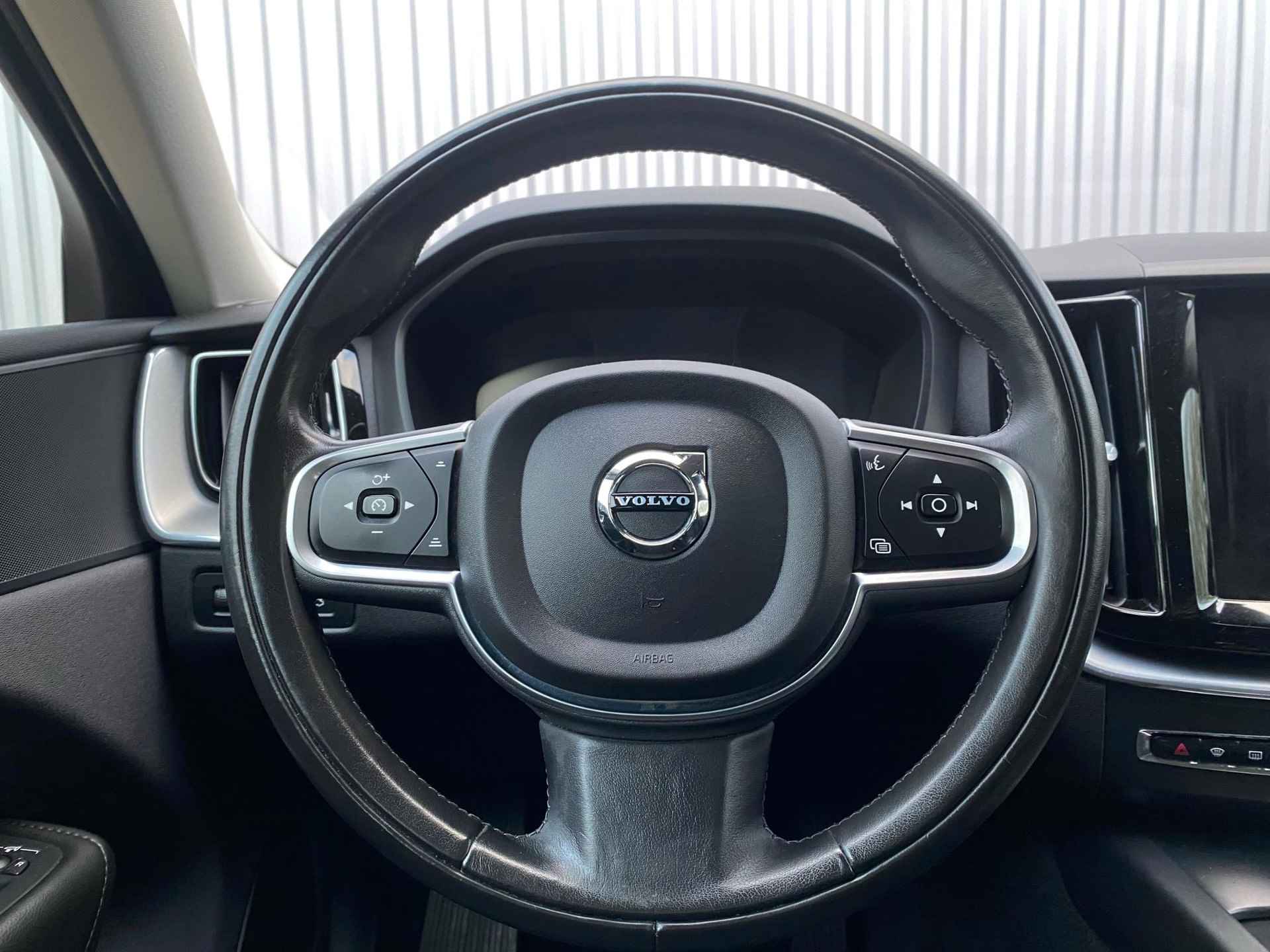 Volvo XC60 B4 AUT-8 Momentum, Full map Navigatie, Trekhaak, Parkeersensoren voor en achter, Parkeer Camera achter, Stoelverwarming, Stuurwielverwarming, - 11/34
