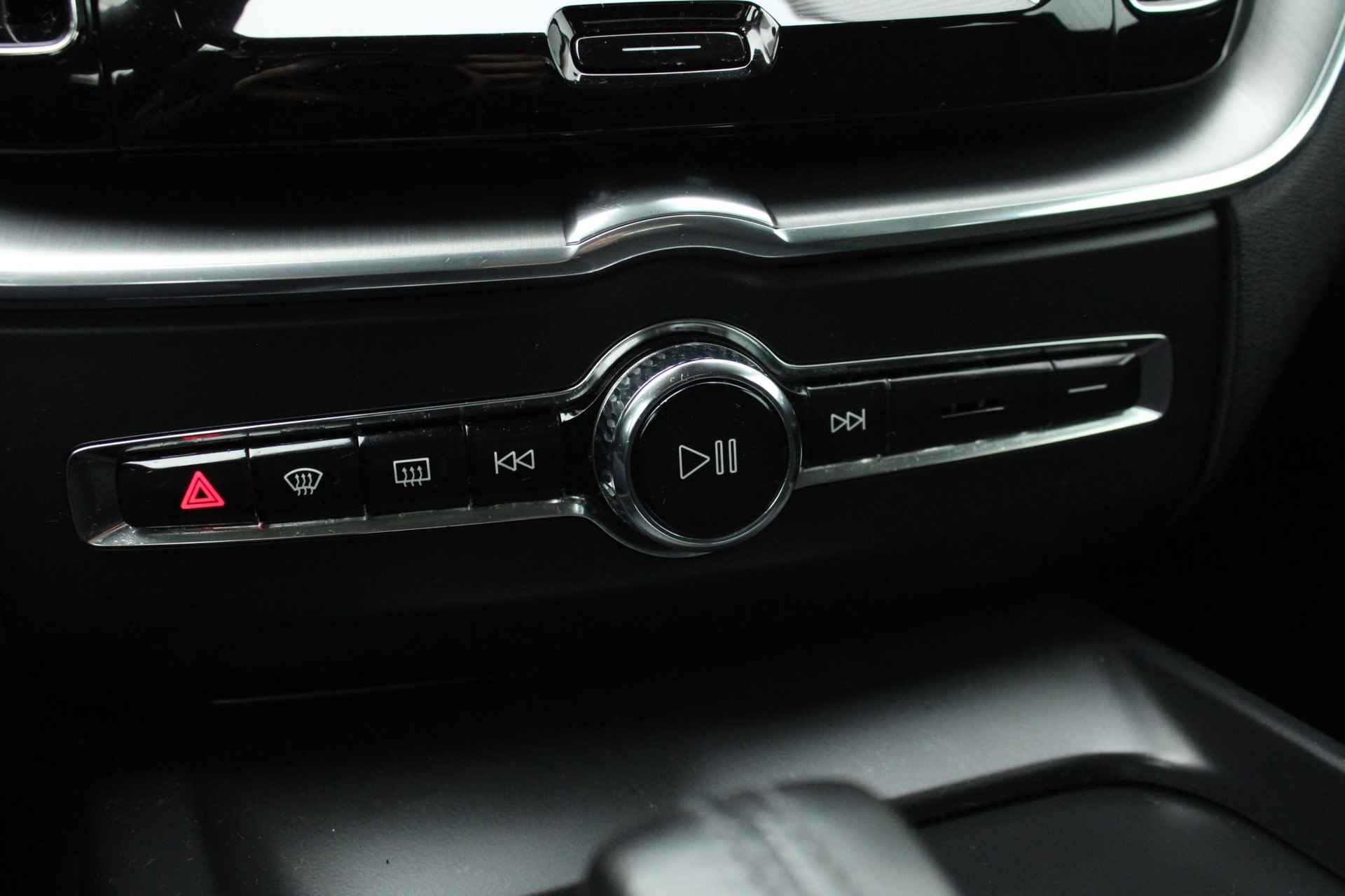 Volvo XC60 B4 AUT-8 Momentum, Full map Navigatie, Trekhaak, Parkeersensoren voor en achter, Parkeer Camera achter, Stoelverwarming, Stuurwielverwarming, - 13/34