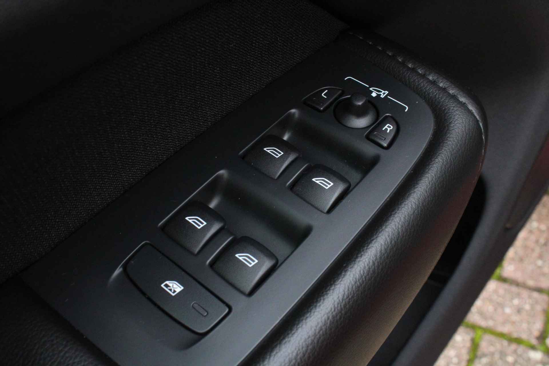 Volvo XC60 B4 AUT-8 Momentum, Full map Navigatie, Trekhaak, Parkeersensoren voor en achter, Parkeer Camera achter, Stoelverwarming, Stuurwielverwarming, - 14/34