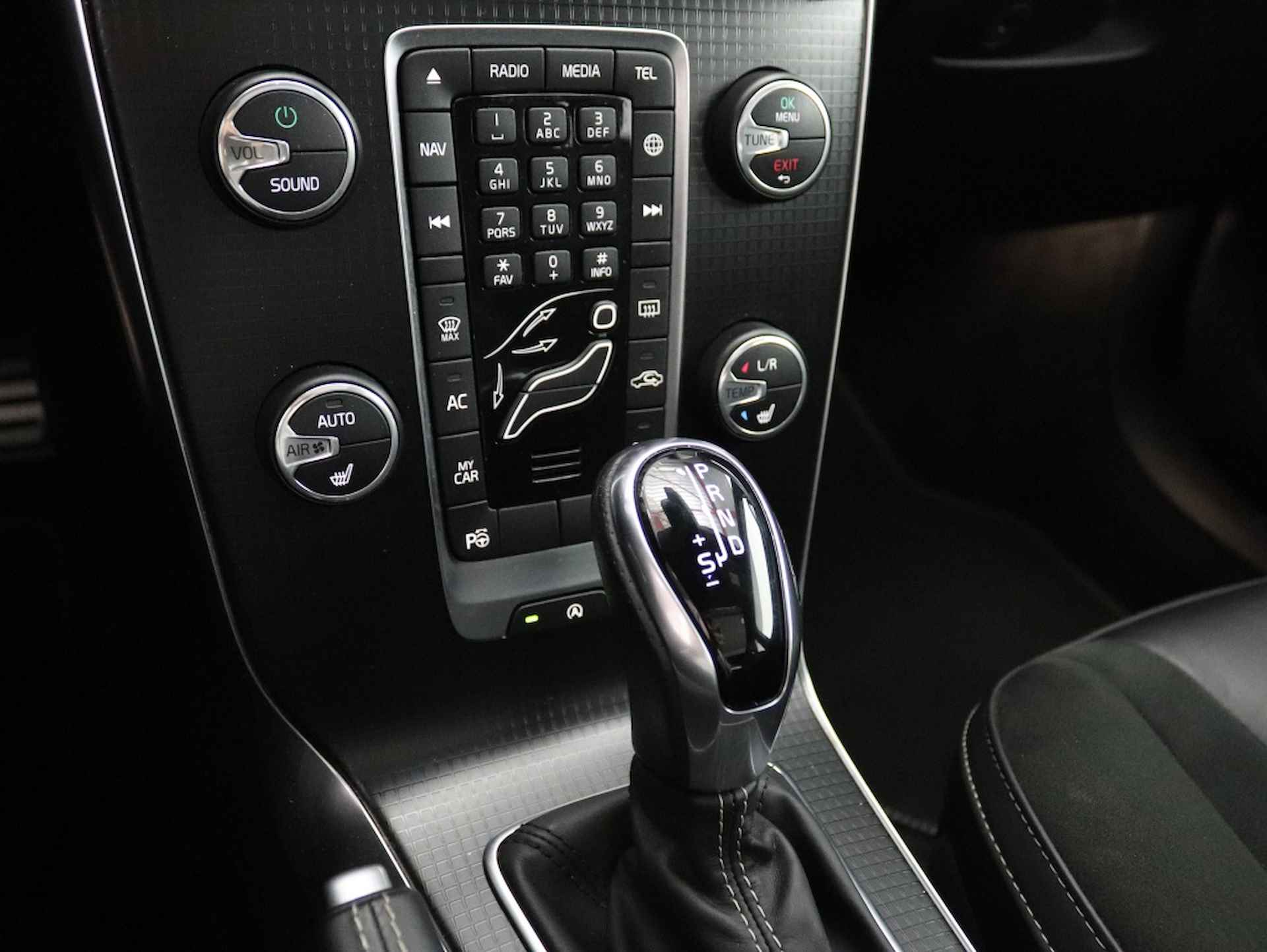 Volvo V40 T3 R-Design H/K Audio Panodak RTI Automaat - 14/19