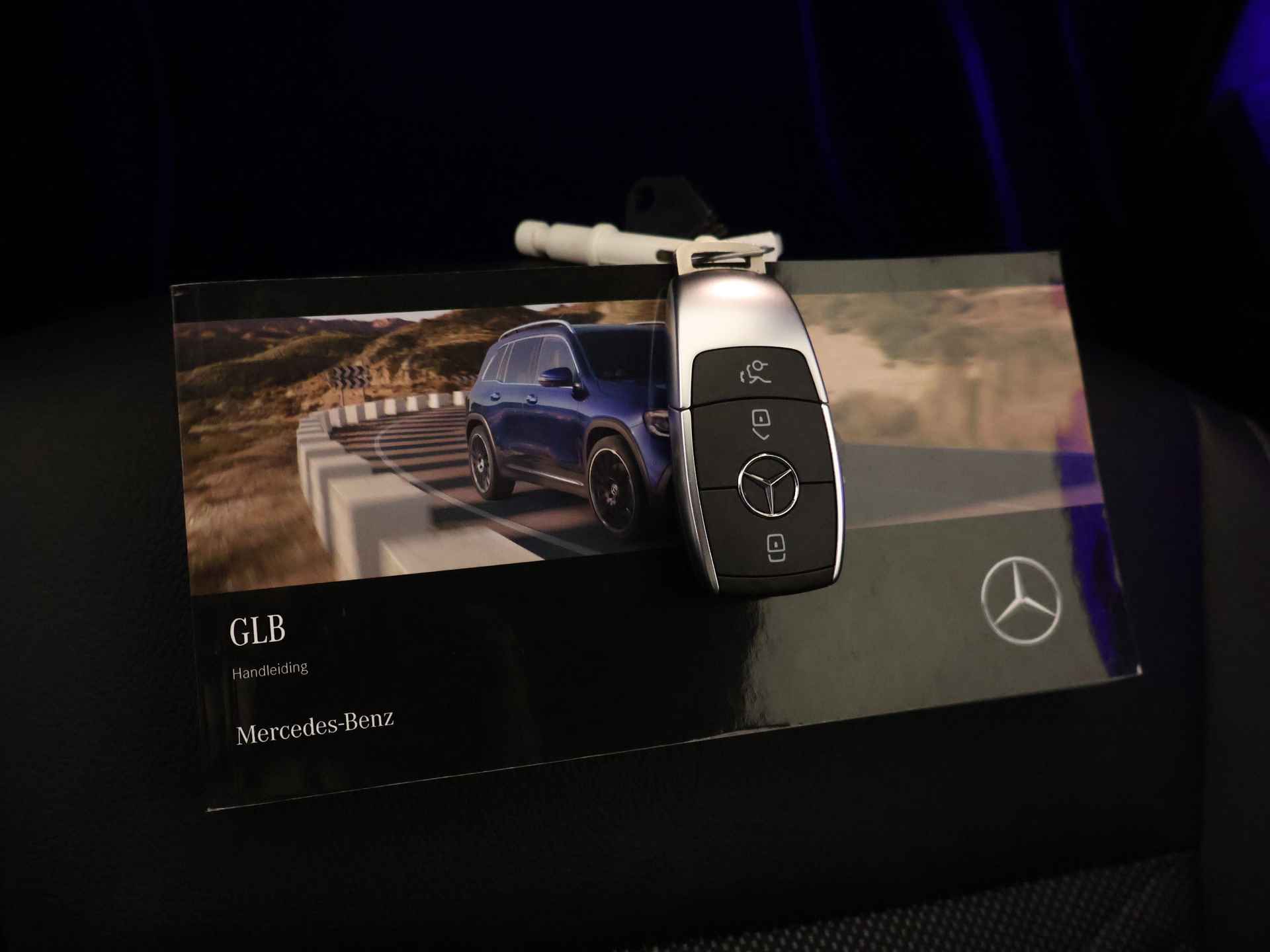 Mercedes-Benz GLB 180 Luxury Line | Premium pakket |  Panoramaschuifdak | Dodehoekassistent |  Warmtewerend, donkergetint glas achter | Inclusief 24 maanden MB Certified garantie voor Europa. - 26/40