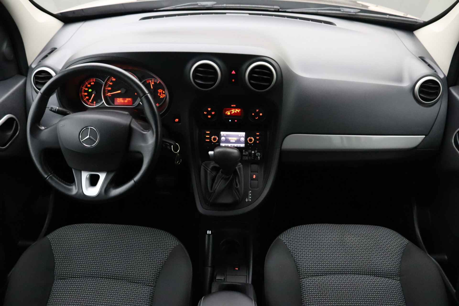 Mercedes-Benz Citan 112 Ambiente Automaat | Camera | Parkeersensoren | Stoelverwarming | Navigatie | Airconditioning - 2/29