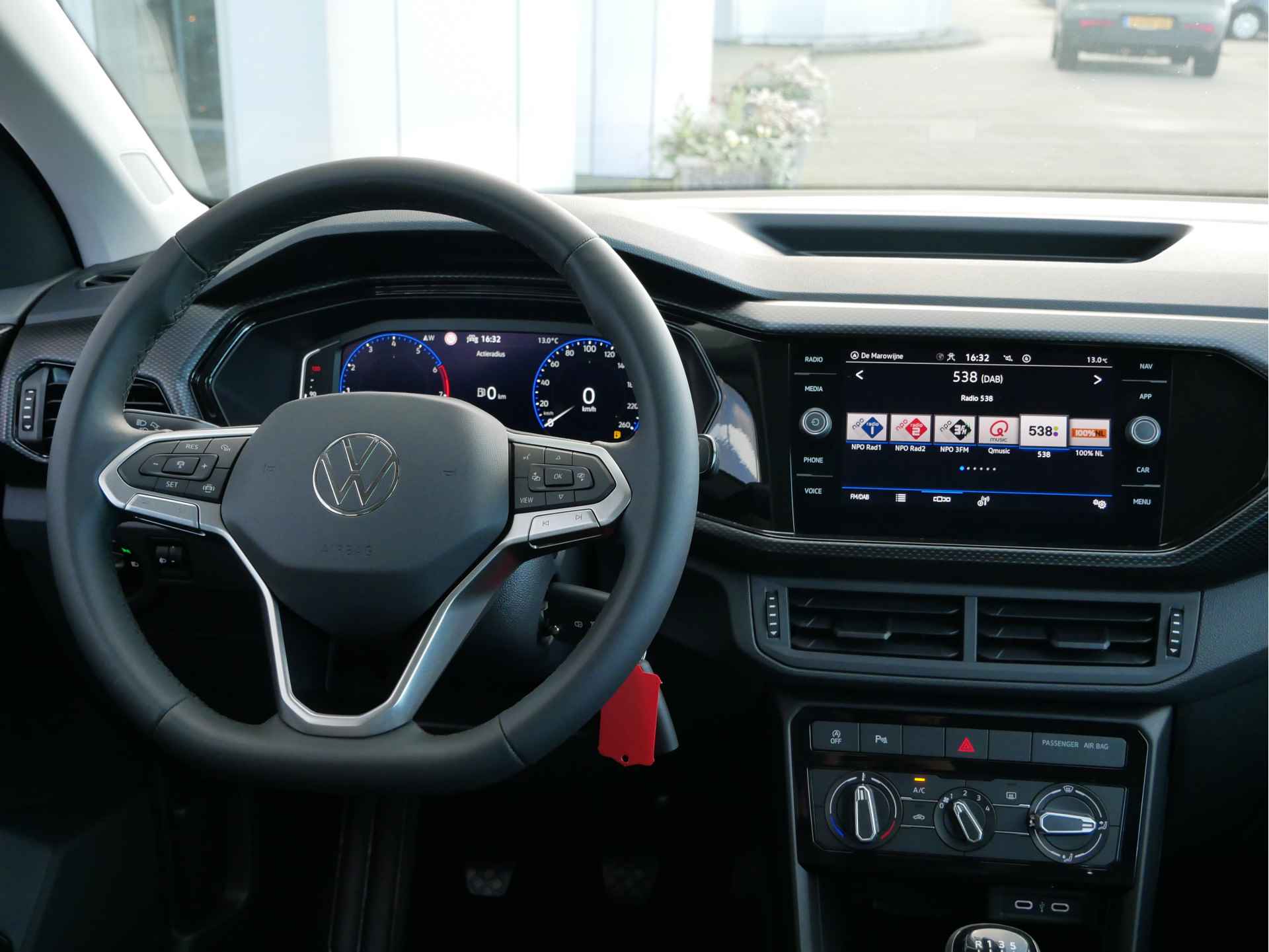 Volkswagen T-Cross 1.0 TSI Life | Parkeersensoren | LMV | Navi | Digital Cockpit | - 14/28
