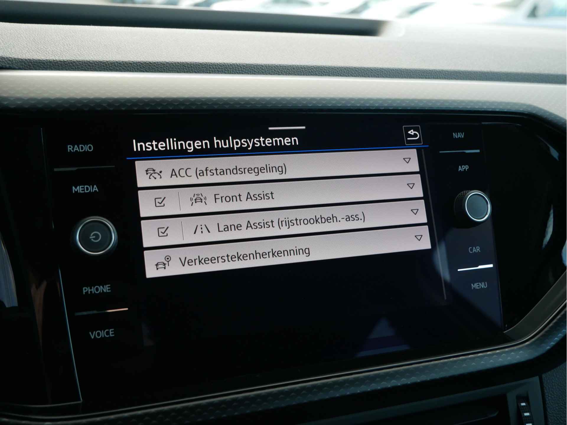 Volkswagen T-Cross 1.0 TSI Life | Parkeersensoren | LMV | Navi | Digital Cockpit | - 25/28
