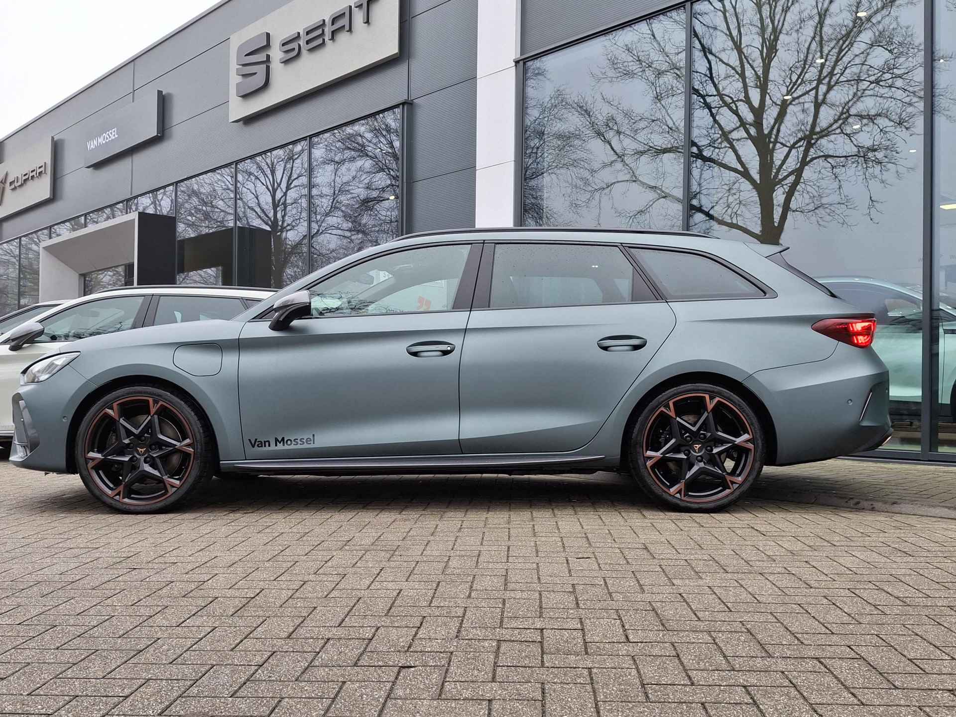 CUPRA Leon Sportstourer 1.5 TSI e-Hybrid VZ Performance 200kw/272 PK DSG | Automaat | Enceladus grey Matt lak | Panorama dak | 19 inch om velgen | intelligent drive | matrix led | sennheiser geluidinstallatie - 3/19