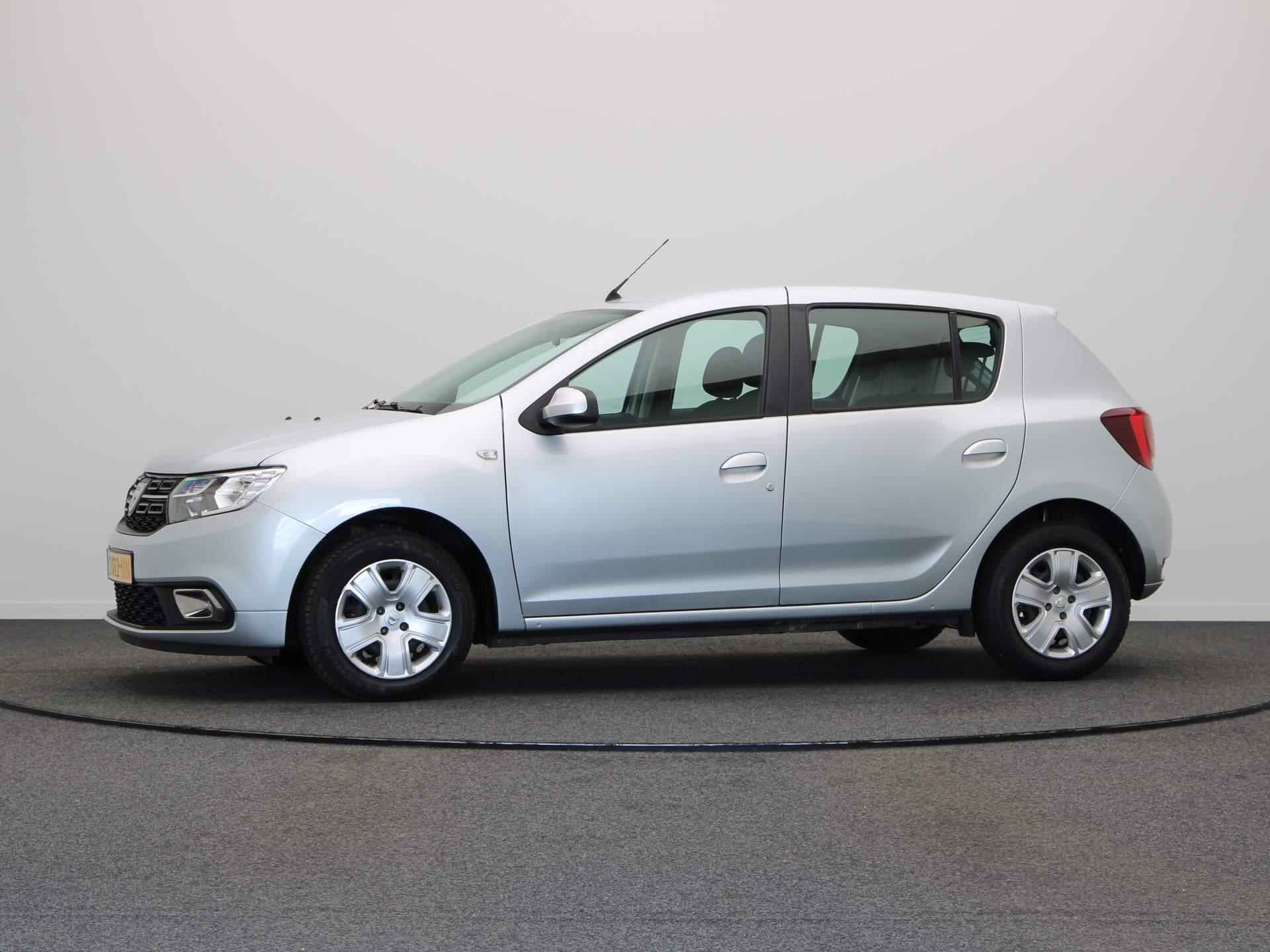 Dacia Sandero SCe 70pk Laureate | Airco | Cruise control | Bluetooth | All season banden | - 12/38