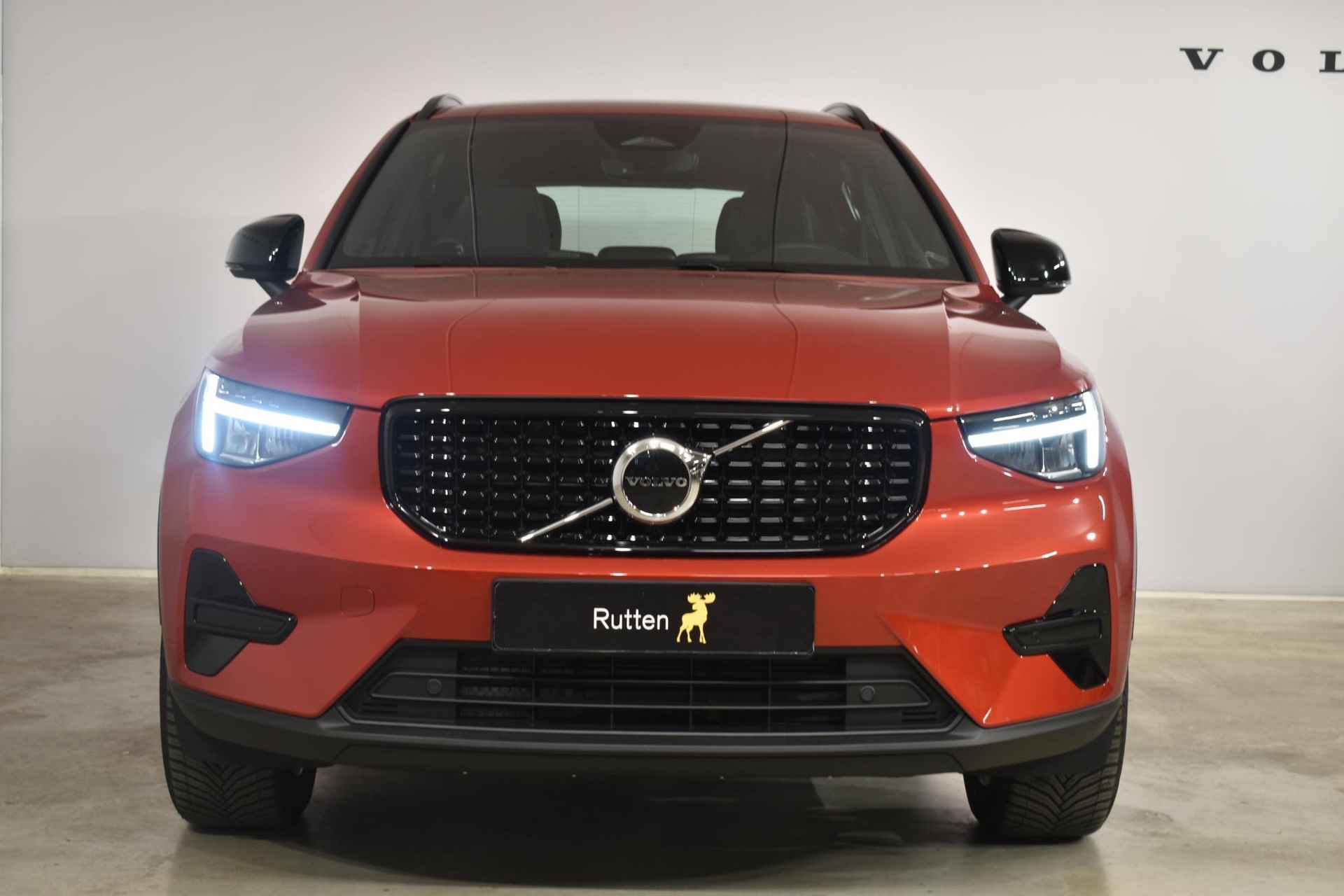 Volvo XC40 B4 211PK Automaat Plus Dark /Adaptieve cruis control / Harman kardon / Elektrische stoelen / DAB+ / Volvo On-Call / Trekhaak / - 2/47