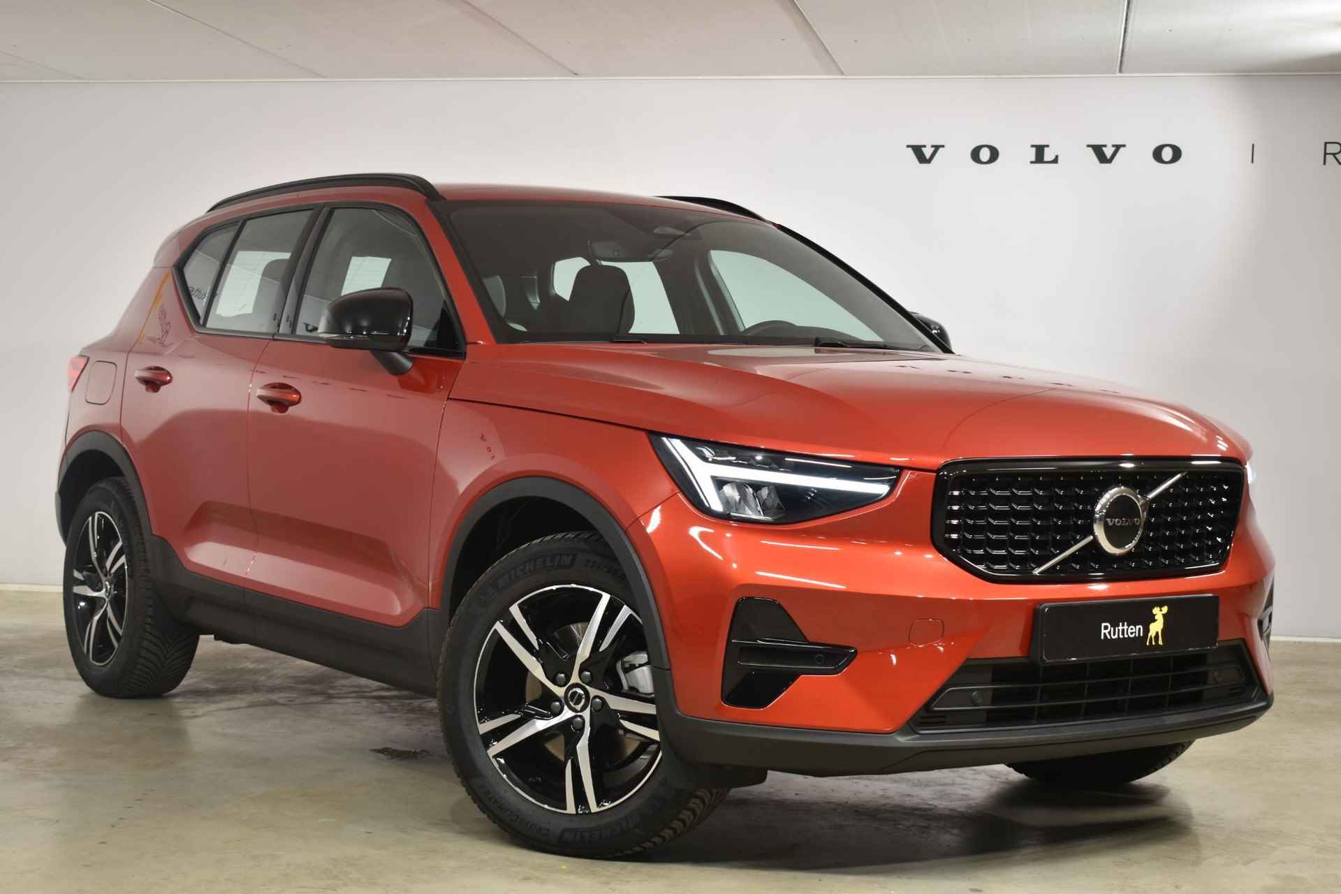 Volvo XC40 B4 211PK Automaat Plus Dark /Adaptieve cruis control / Harman kardon / Elektrische stoelen / DAB+ / Volvo On-Call / Trekhaak / - 3/47