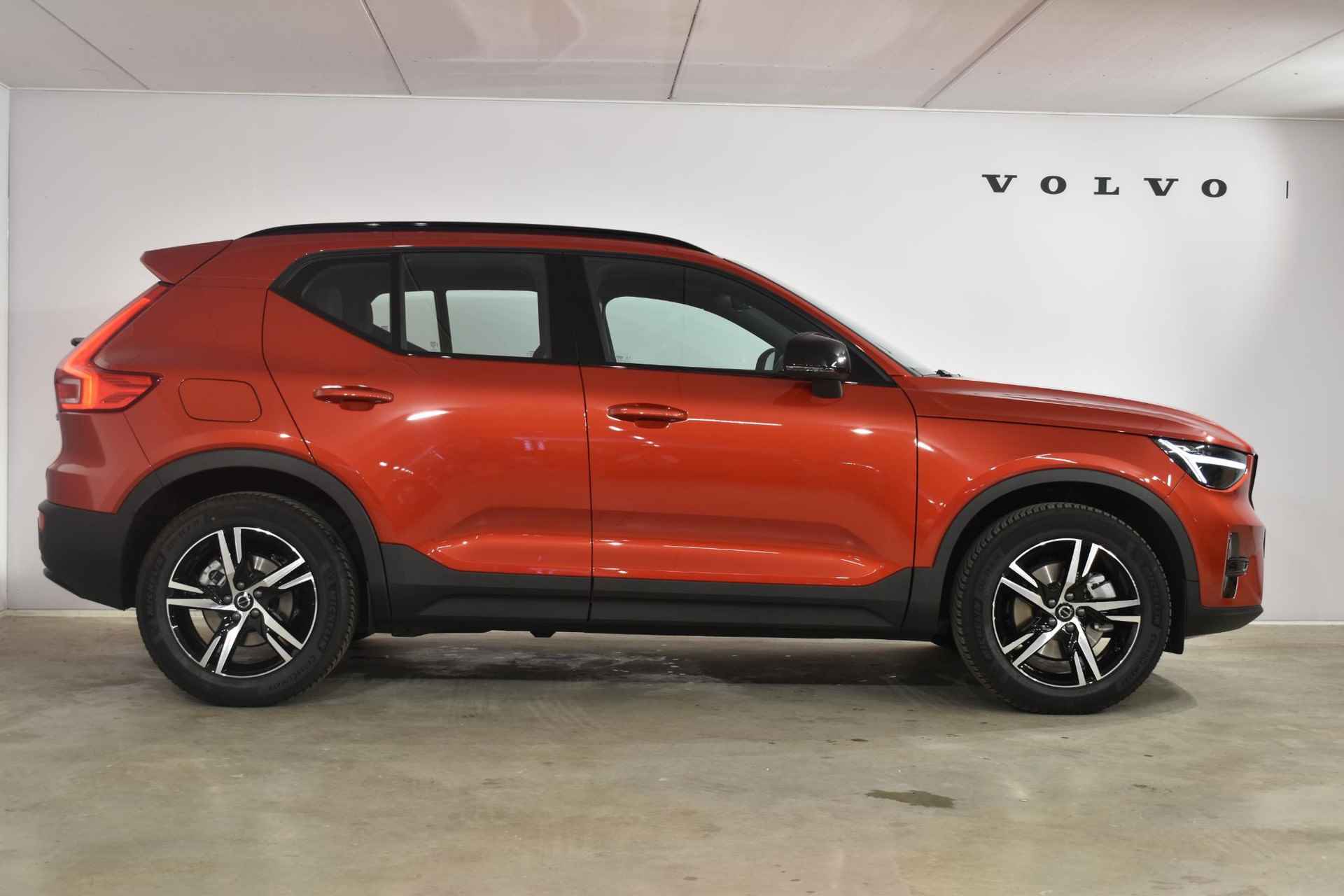 Volvo XC40 B4 211PK Automaat Plus Dark /Adaptieve cruis control / Harman kardon / Elektrische stoelen / DAB+ / Volvo On-Call / Trekhaak / - 4/47