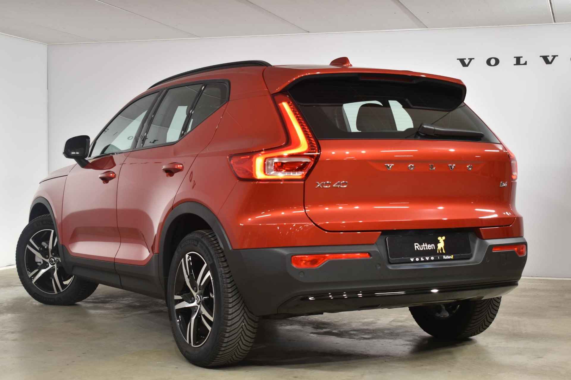 Volvo XC40 B4 211PK Automaat Plus Dark /Adaptieve cruis control / Harman kardon / Elektrische stoelen / DAB+ / Volvo On-Call / Trekhaak / - 7/47