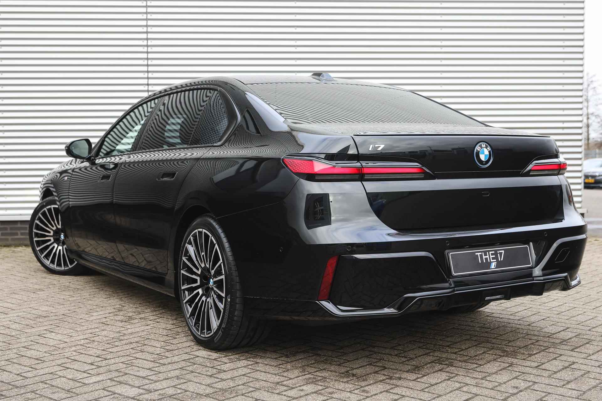 BMW i7 eDrive50 High Executive M Sport 106 kWh / Massagefunctie / Parking Assistant Professional / Active Steering / Stoelventilatie / Live Cockpit Professional - 3/39