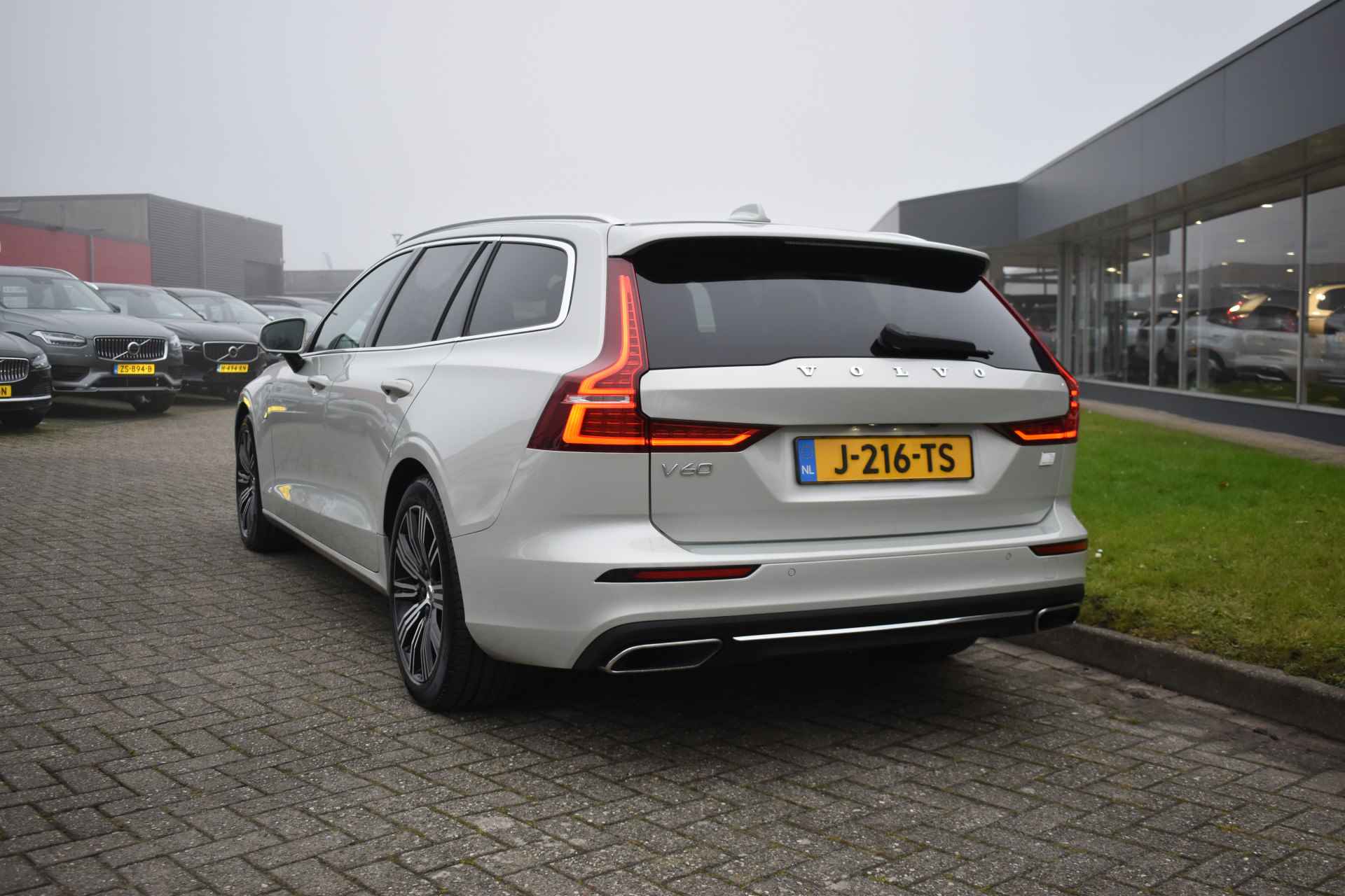 Volvo V60 T6 340PK Recharge AWD Business Pro - 32/38