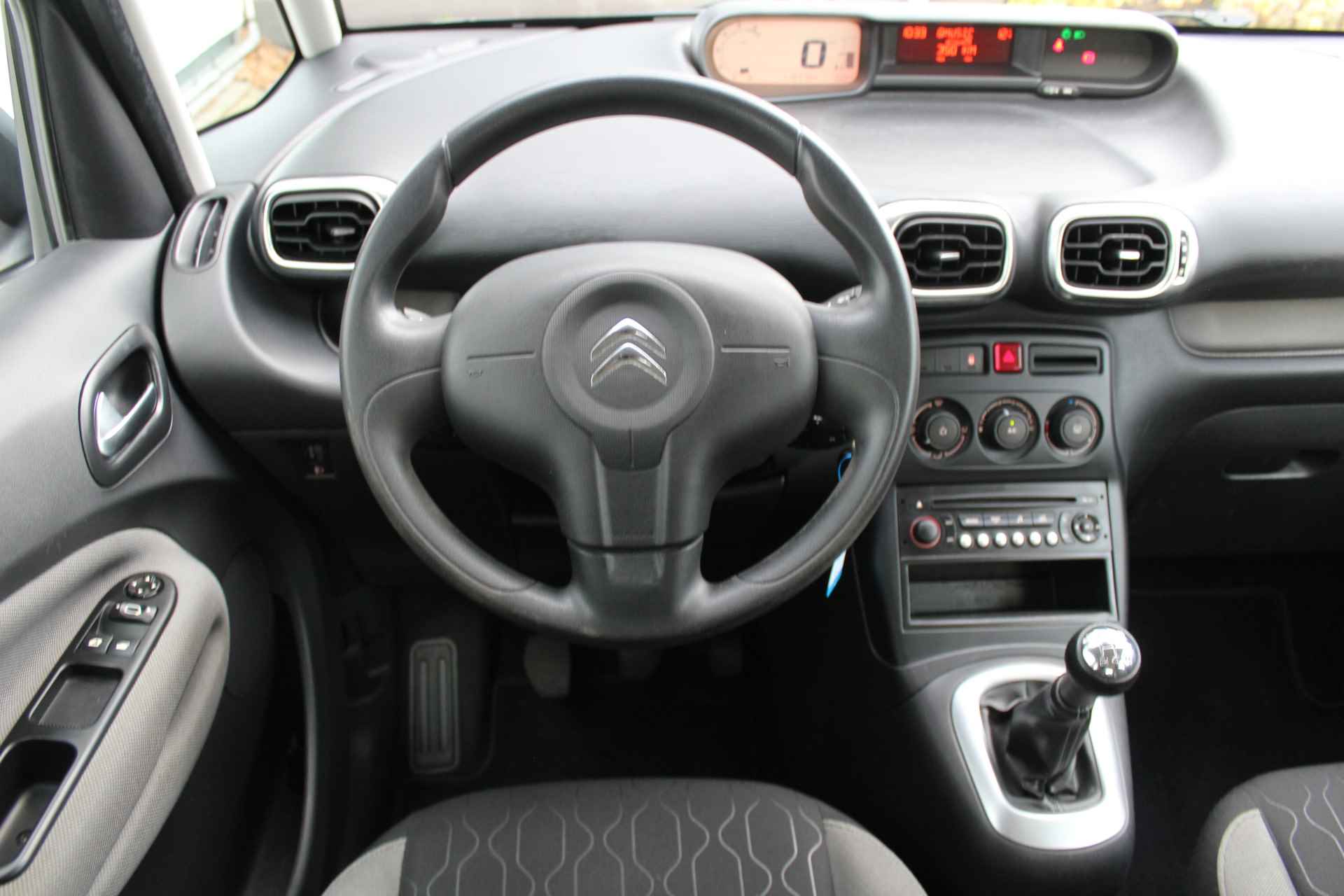 Citroën C3 Picasso 1.6 VTi Tendance | 120pk! | Nieuwe APK | 2e Eigenaar | Cruise controle | Airco | Trekhaak | Digital cockpit | Verschuifbare achterbank | Volledige onderhoud historie aanwezig | Elektrische ramen | Elektrisch verstelba Centrale deurvergrendeling met zender | Origineel NL auto | NAP | - 3/46