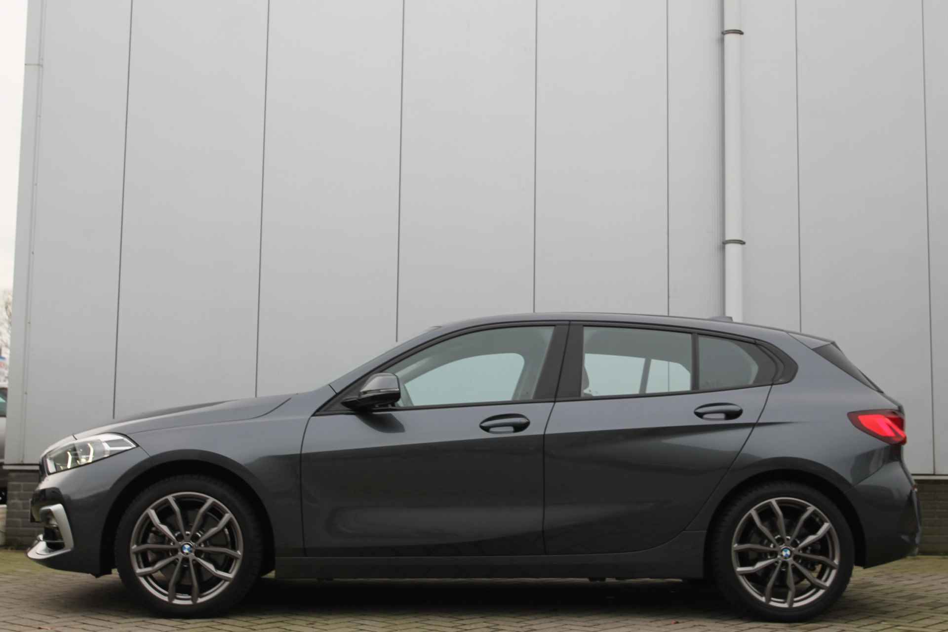 BMW 1-serie 120i Luxury Line | Leder | Apple CarPlay | - 3/26
