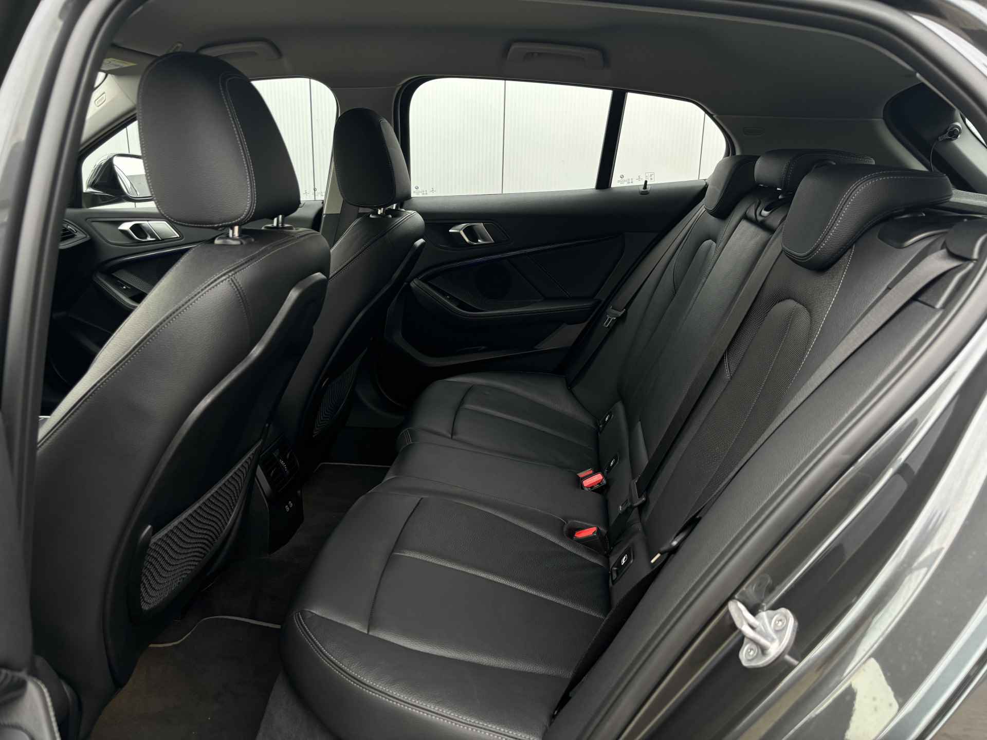 BMW 1-serie 120i Luxury Line | Leder | Apple CarPlay | - 12/26