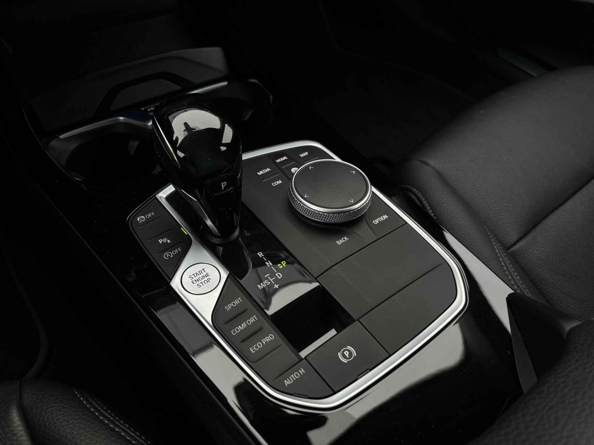 BMW 1-serie 120i Luxury Line | Leder | Apple CarPlay | - 19/26