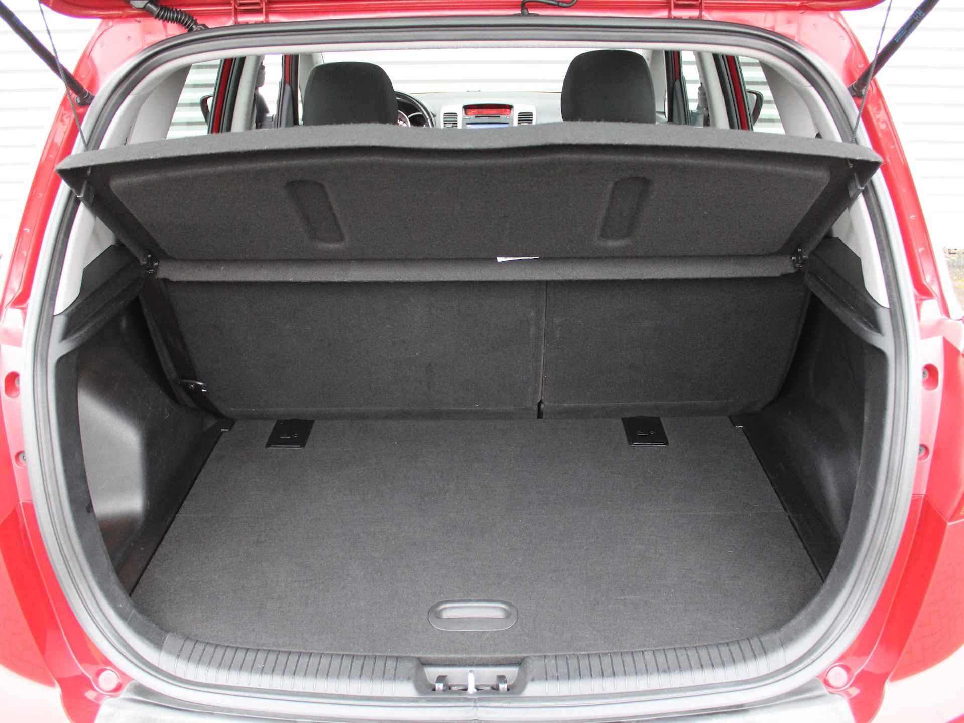 Kia Venga 1.6 CVVT ExecutiveLine | Airco | Panoramadak | Cruise | Camera | 16" LM | - 30/33