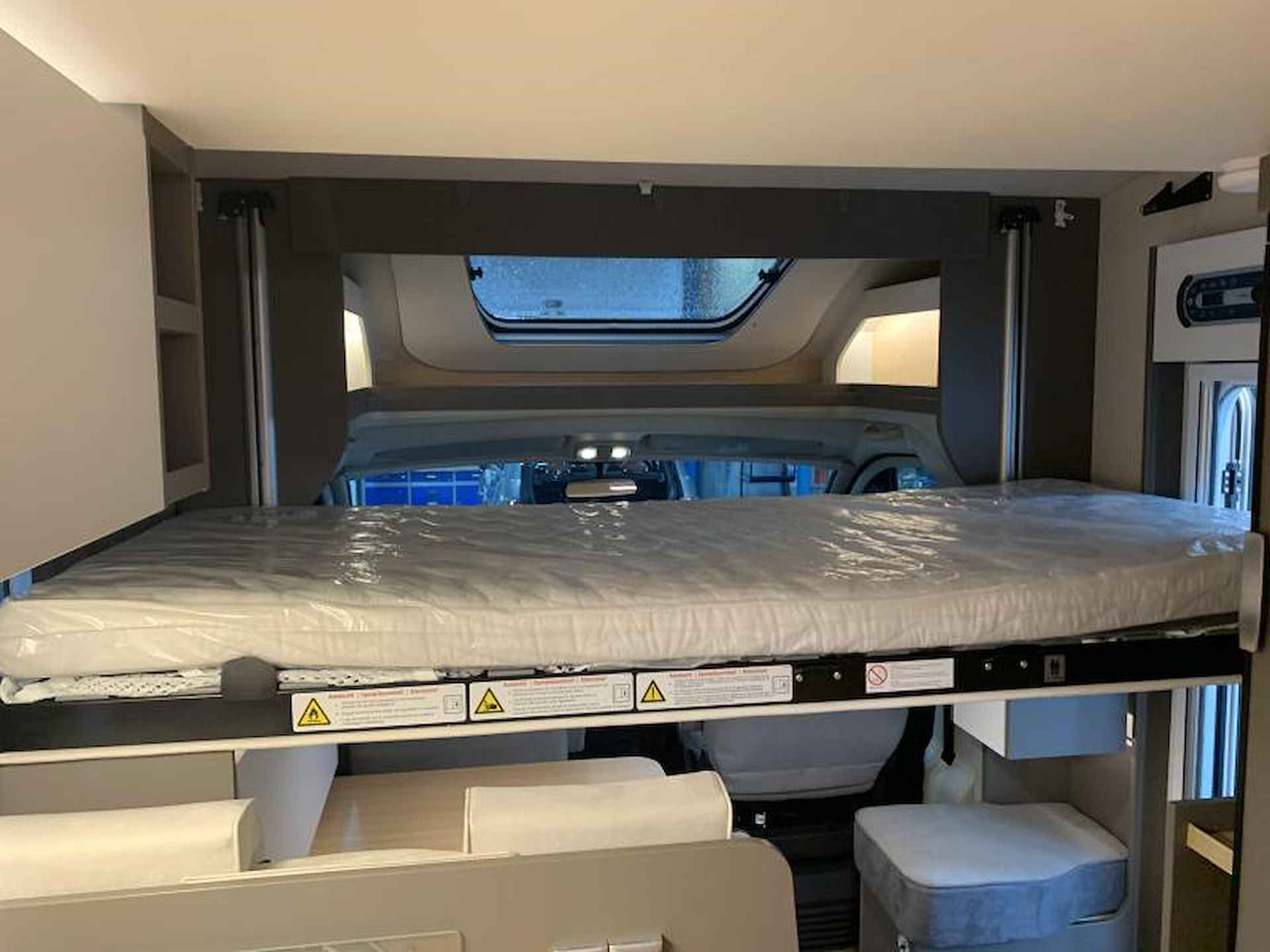 LMC Tourer Lift H 660 G AUTOMAAT - HEFBED - NIEUW - 23/25