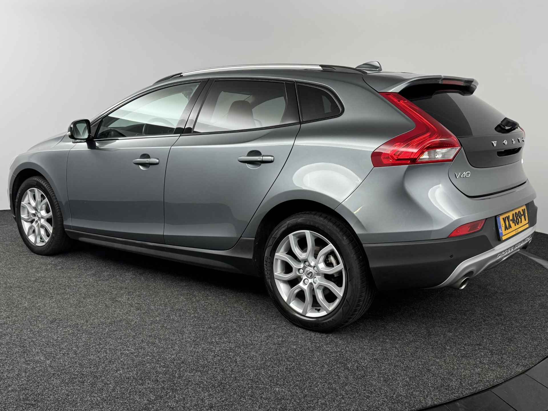 Volvo V40 Cross Country 1.5 T3 Polar+ Luxury | Trekhaak afneembaar | Panoramadak | Stoelverwarming | - 8/43