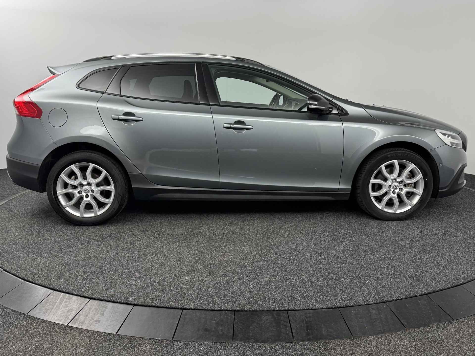 Volvo V40 Cross Country 1.5 T3 Polar+ Luxury | Trekhaak afneembaar | Panoramadak | Stoelverwarming | - 10/43