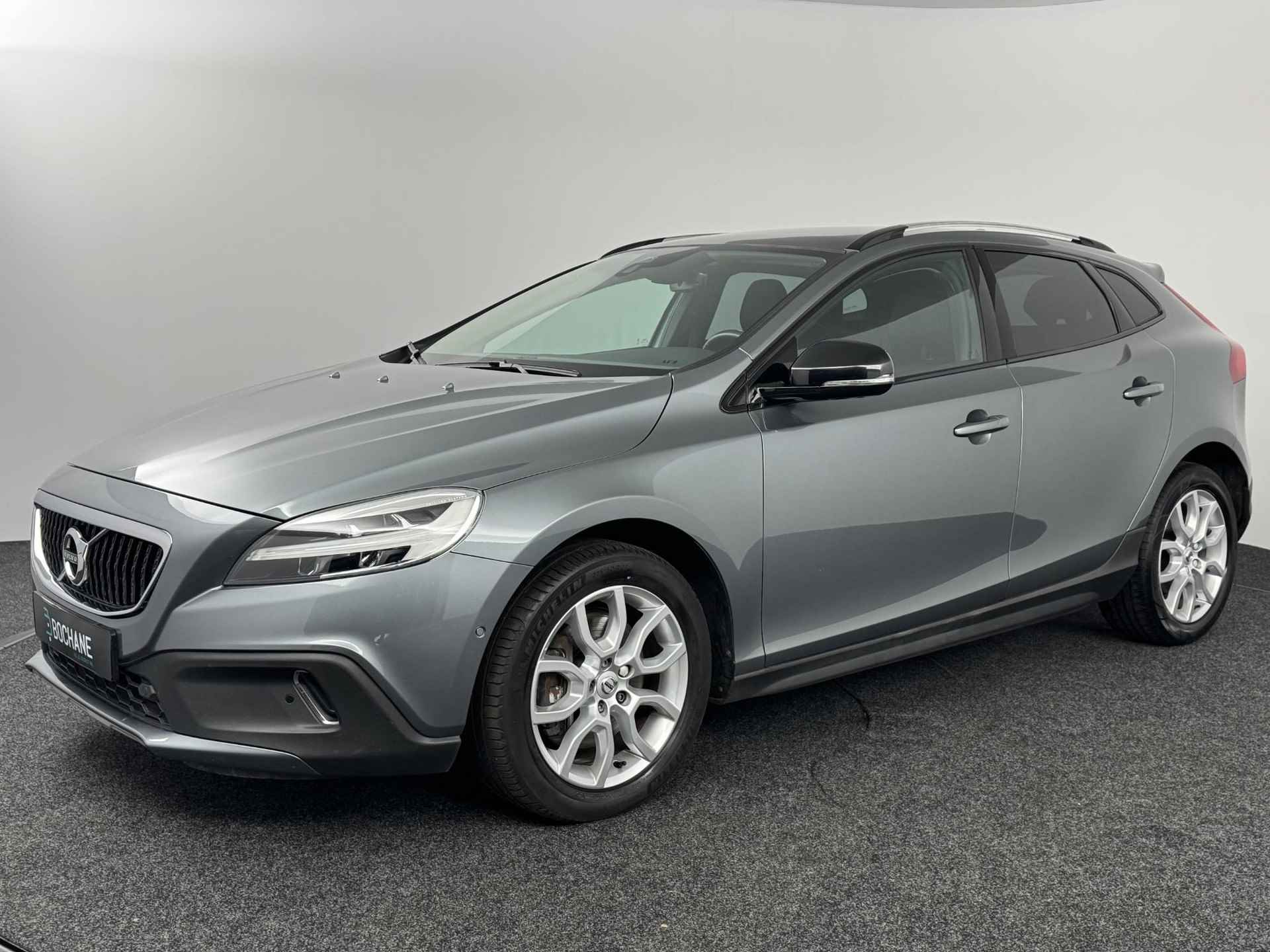 Volvo V40 Cross Country 1.5 T3 Polar+ Luxury | Trekhaak afneembaar | Panoramadak | Stoelverwarming | - 3/43