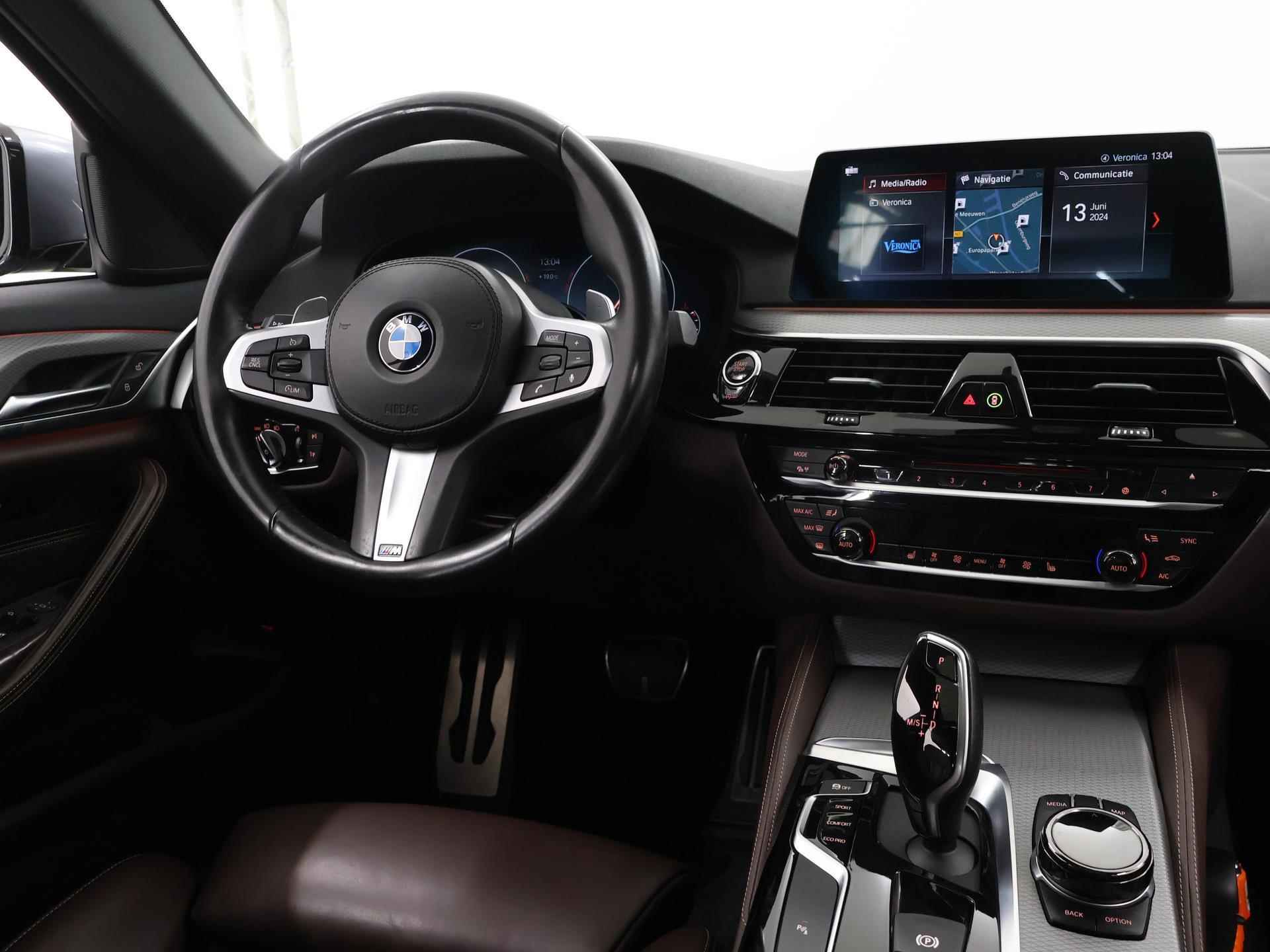 BMW 5-serie 540d xDrive High Executive | M-Sport | Exclusief Leder | Ele.zetels + geheugen | Schuif/Kantel | HUD | LED | Camera | Digitaal Dashboard | Stoelverwarming | Trekhaak | - 11/46