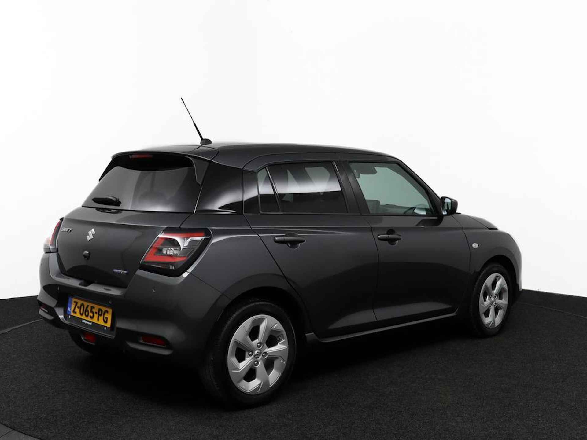 Suzuki Swift 1.2 Select Smart Hybrid | Stoelverwarming | Camera | Parkeersensoren | Apple CarPlay | AndroidAuto | 6 jaar garantie! | - 2/51