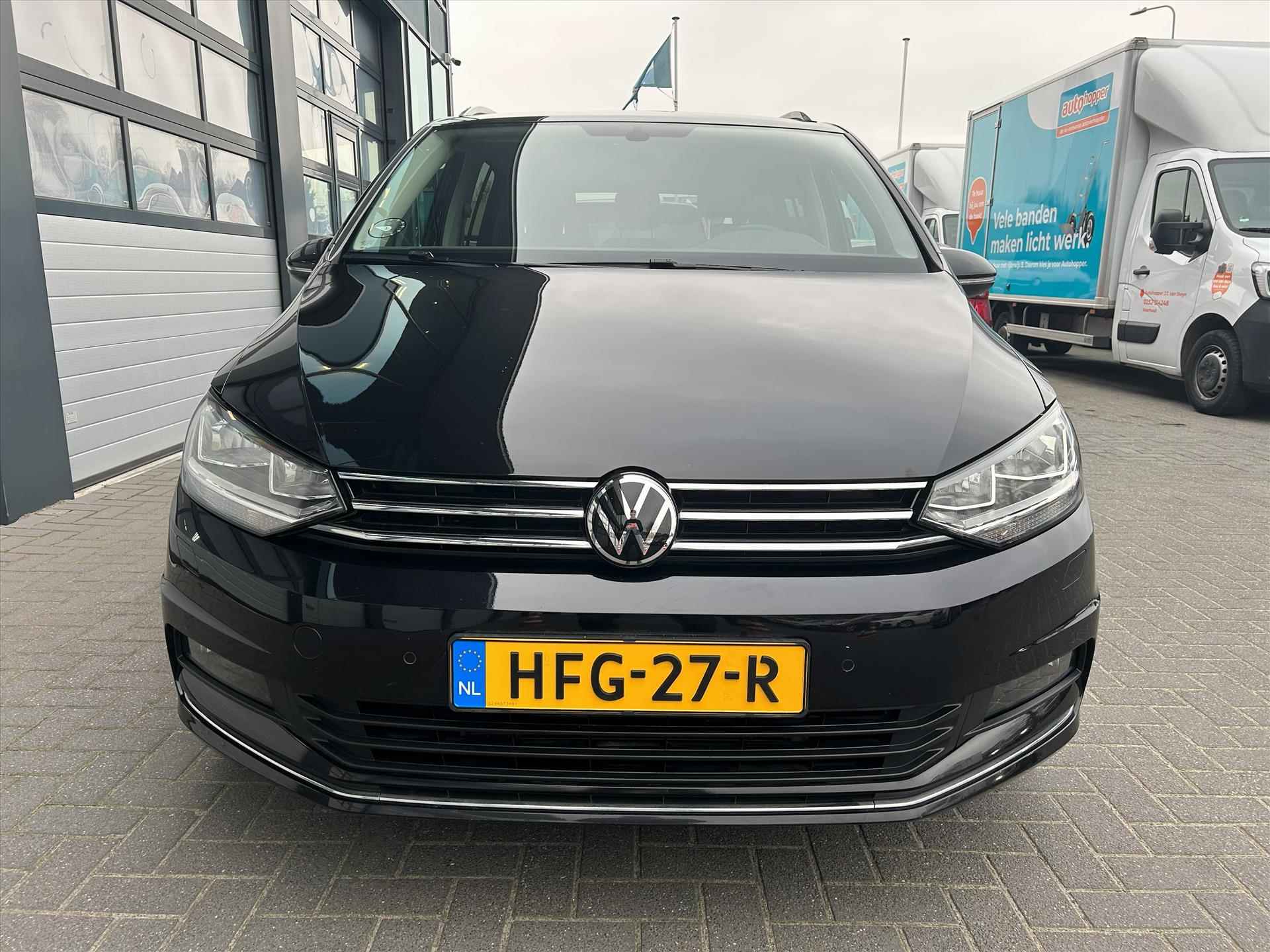 Volkswagen Touran 1.5 TSI 150pk Highline 7p, Trekhaak, Carplay, Winterpakket - 3/36