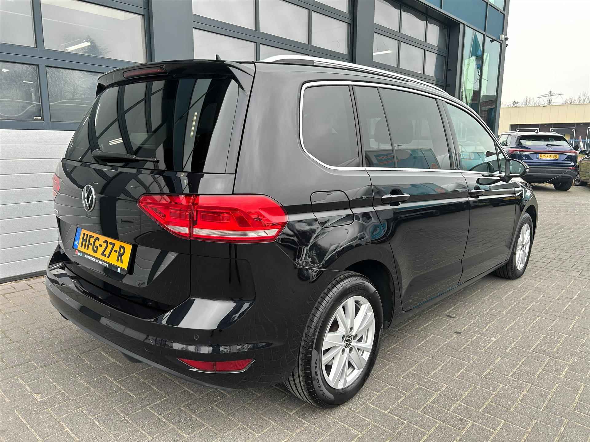 Volkswagen Touran 1.5 TSI 150pk Highline 7p, Trekhaak, Carplay, Winterpakket - 14/36