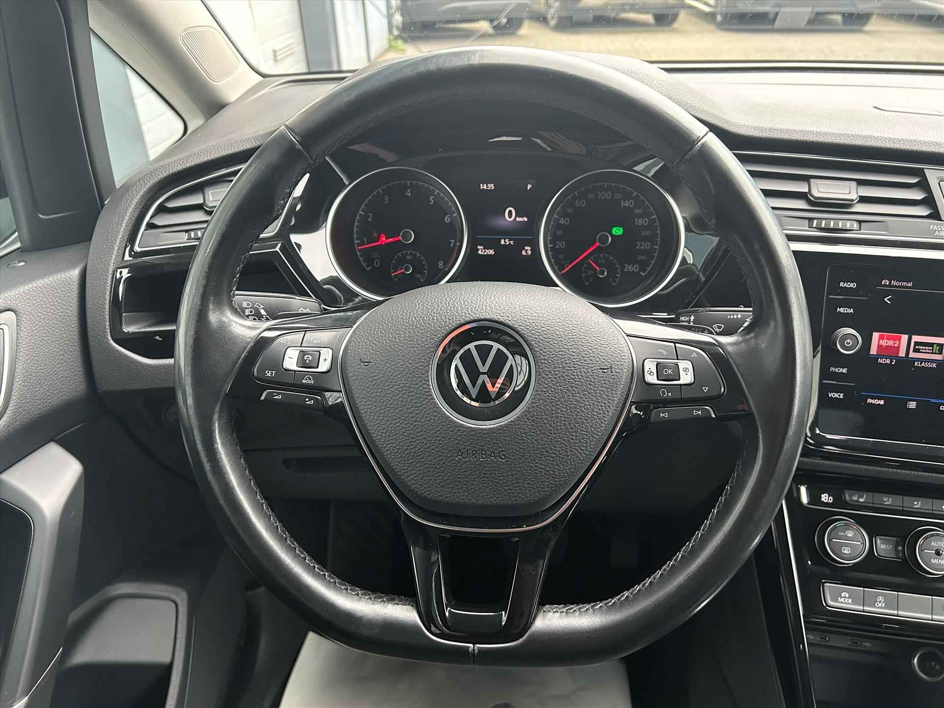 Volkswagen Touran 1.5 TSI 150pk Highline 7p, Trekhaak, Carplay, Winterpakket - 16/36