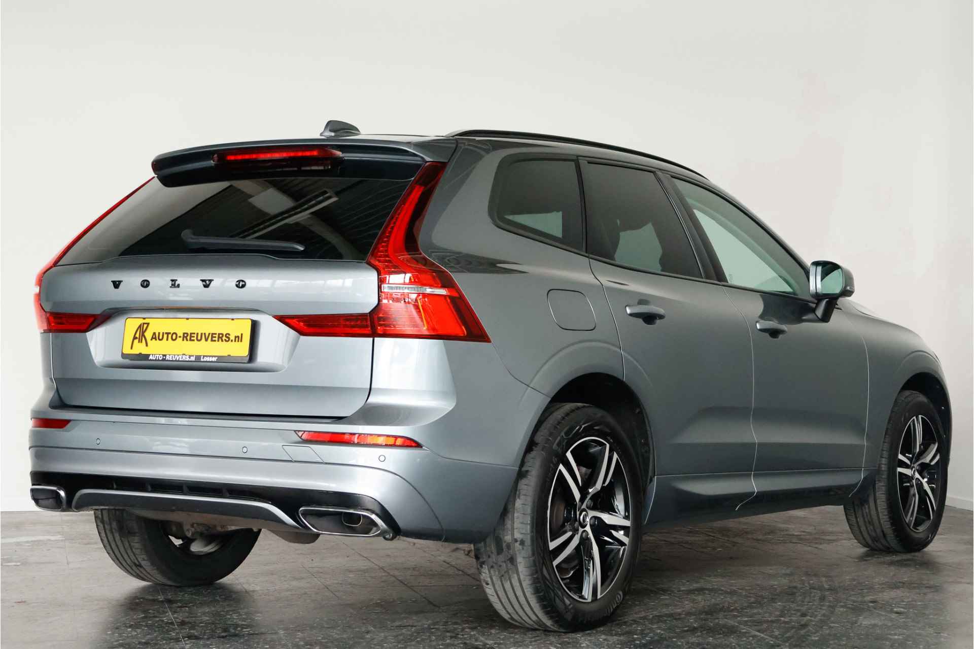 Volvo XC60 2.0 D4 Momentum / LED / Pilot assist / DAB / CarPlay - 2/33