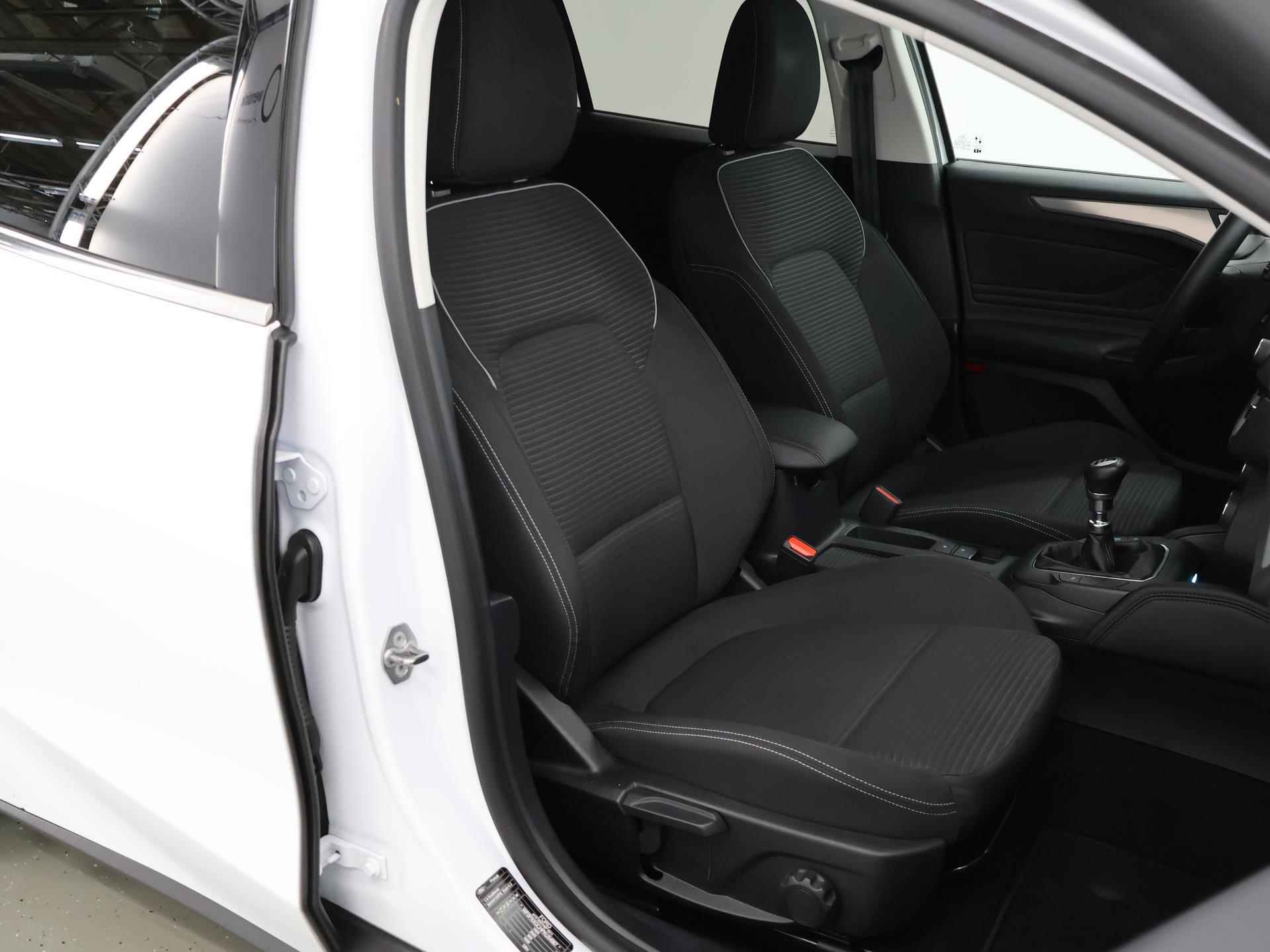Ford Focus Wagon 1.0 EcoBoost Titanium Business | B&O Premium Audio | Elekt. Achterklep | Climate Control | Navigatie | - 11/40