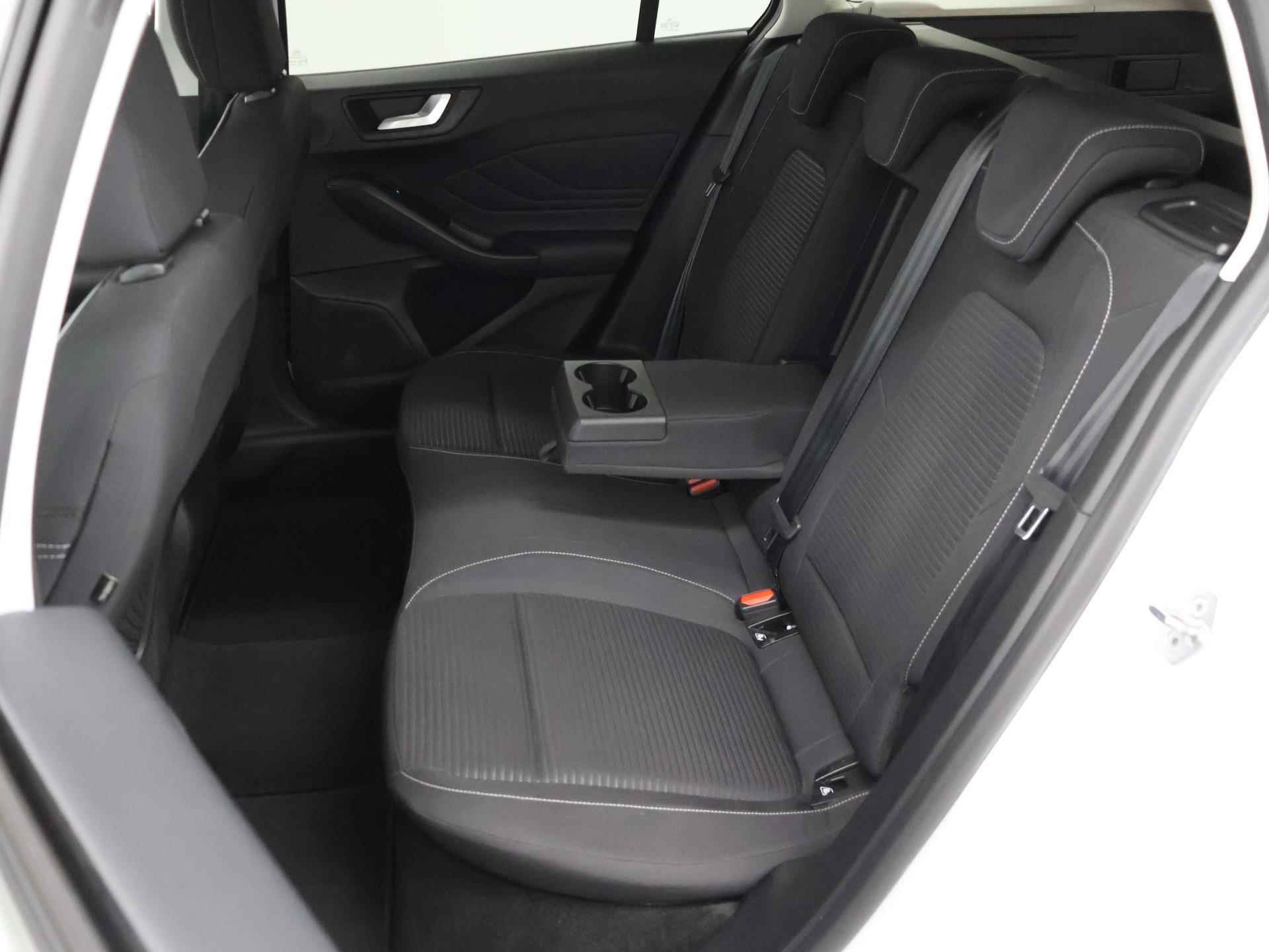 Ford Focus Wagon 1.0 EcoBoost Titanium Business | B&O Premium Audio | Elekt. Achterklep | Climate Control | Navigatie | - 12/40