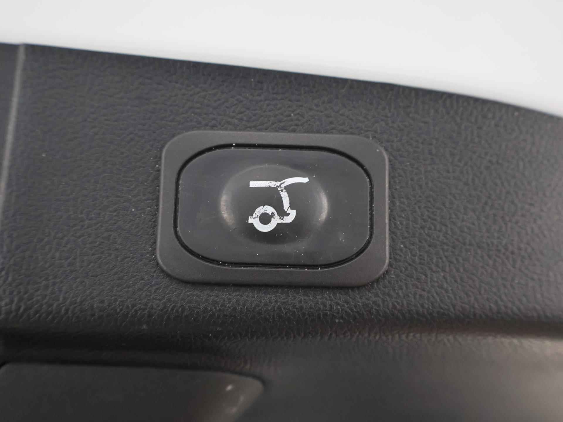 Ford Focus Wagon 1.0 EcoBoost Titanium Business | B&O Premium Audio | Elekt. Achterklep | Climate Control | Navigatie | - 38/40