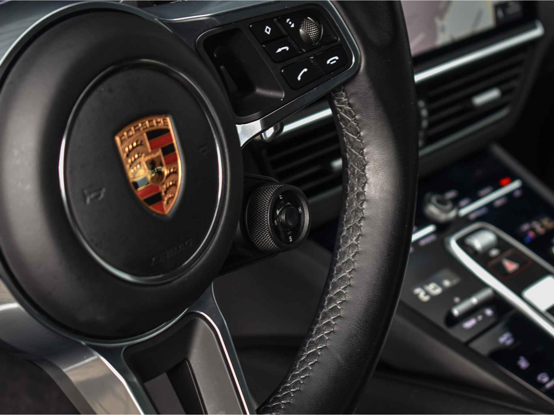 Porsche Cayenne 3.0 E-HYBRID | PANORAMADAK | SPORT CHRONO | SOFT-CLOSE | BOSE-SOUND | TREKHAAK | SFEER PAKKET | 360 CAMERA | MEMORY SEATS | NIGH - 45/56