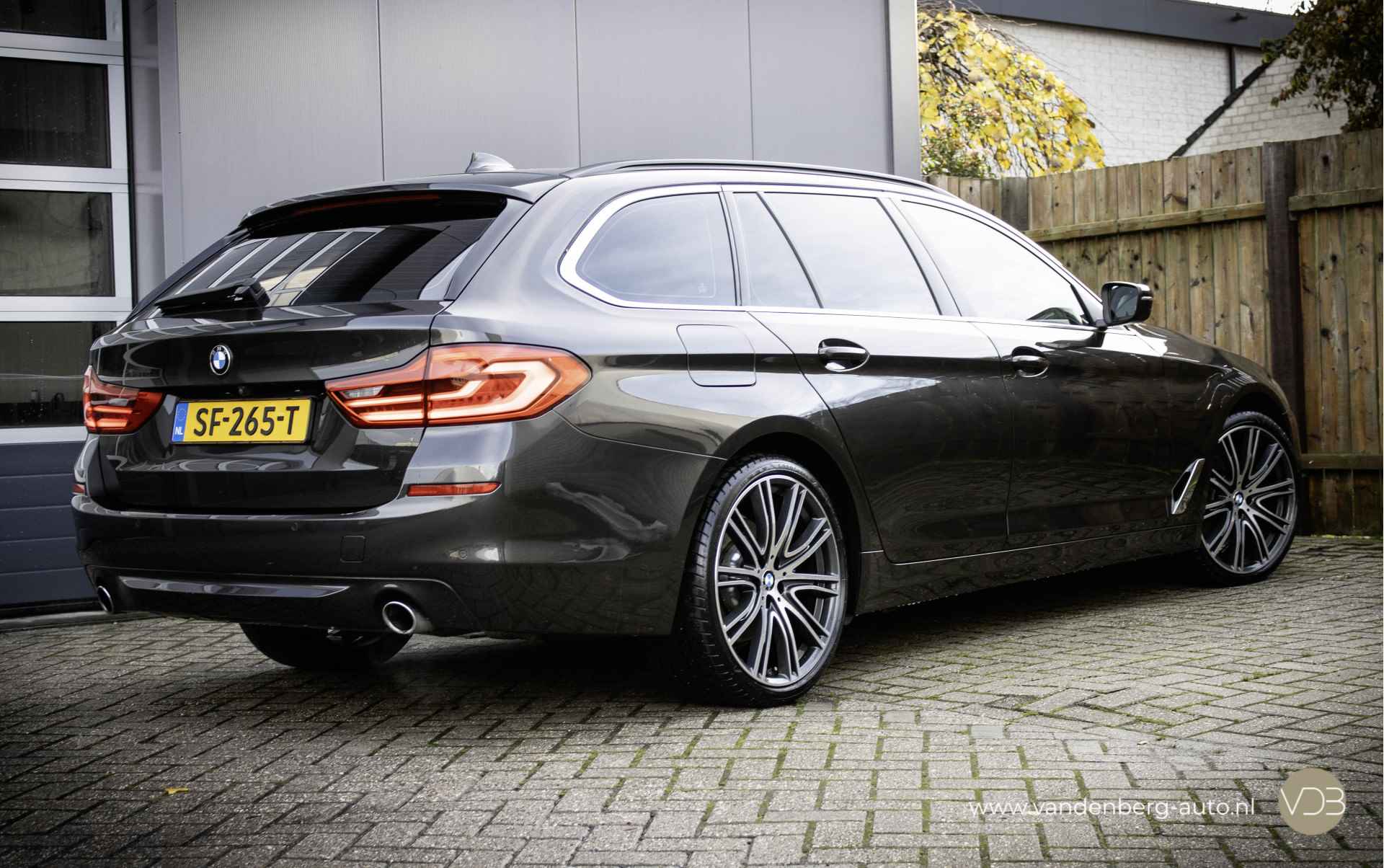 BMW 5 Serie Touring 520i Executive Leer 20inch Origineel NL - 4/16