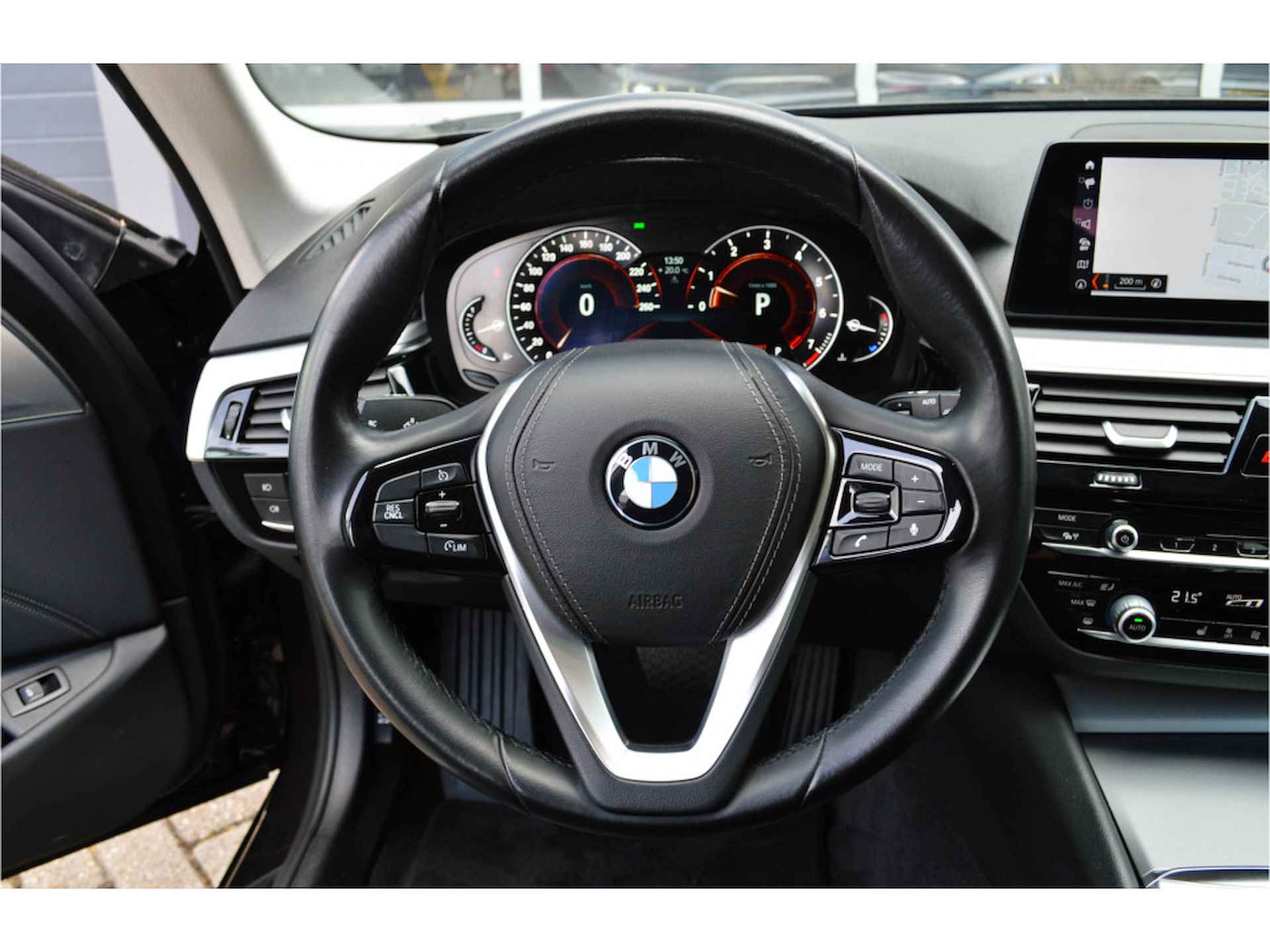 BMW 5 Serie Touring 520i Executive Leer 20inch Origineel NL - 9/16