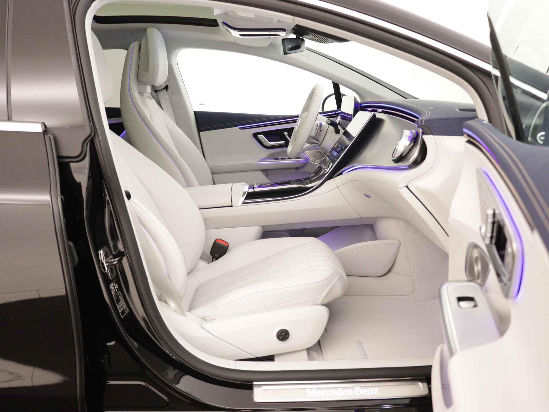 Mercedes-Benz EQE 300 Sport Edition 89 kWh | Verwarmde en geklimatiseerde stoelen vooraan | Geluidspersonalisatie | Premium Pack | KEYLESS GO-pakket | Digital light | Burmester® 3D-Surround sound system | Parkeerpakket met 360° camera's | - 5/35