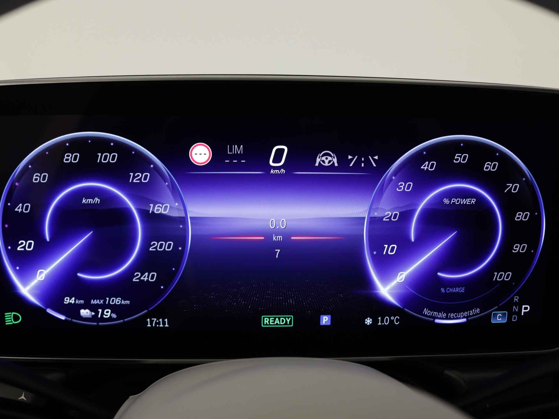 Mercedes-Benz EQE 300 Sport Edition 89 kWh | Verwarmde en geklimatiseerde stoelen vooraan | Geluidspersonalisatie | Premium Pack | KEYLESS GO-pakket | Digital light | Burmester® 3D-Surround sound system | Parkeerpakket met 360° camera's | - 6/35