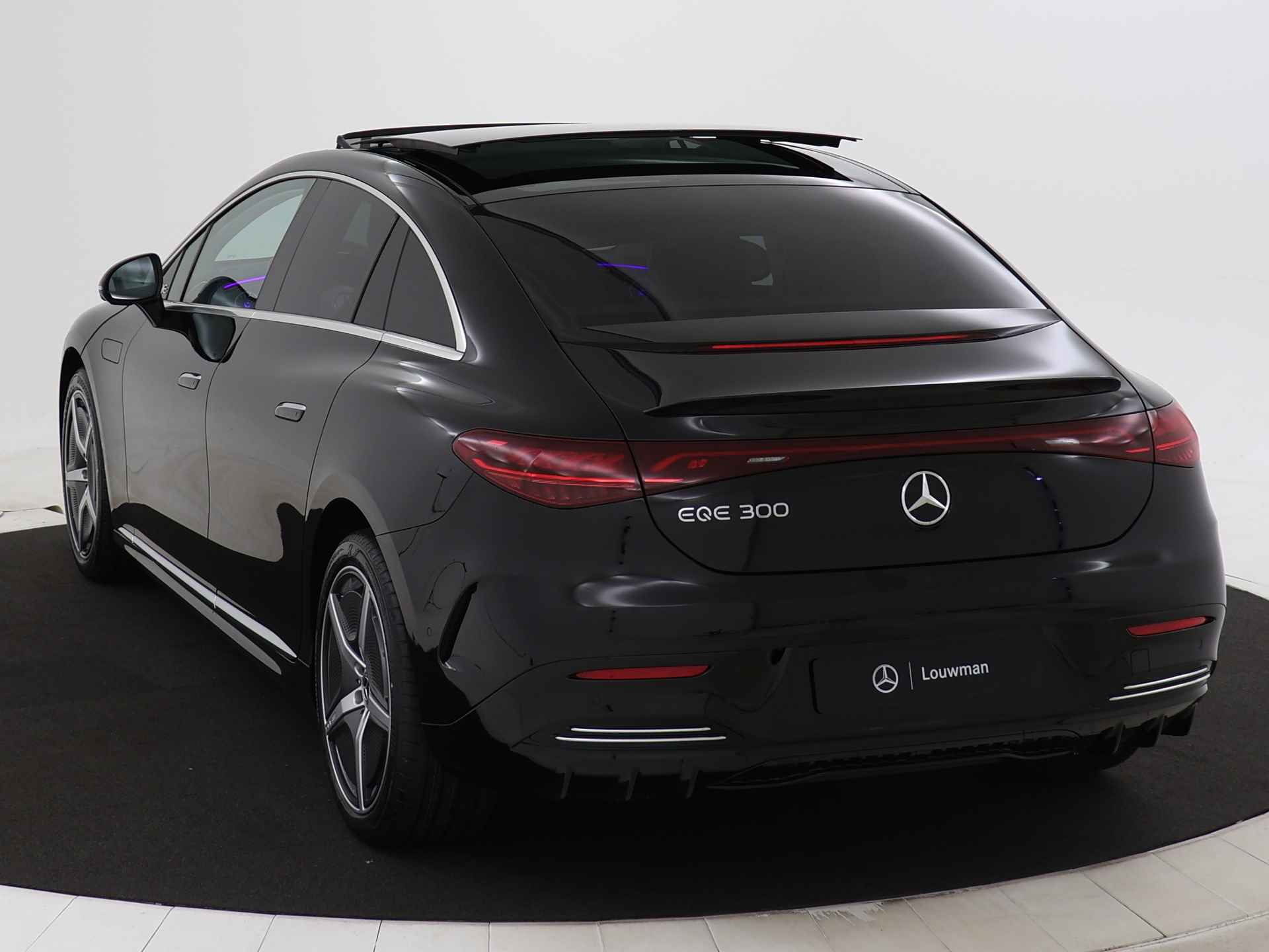Mercedes-Benz EQE 300 Sport Edition 89 kWh | Verwarmde en geklimatiseerde stoelen vooraan | Geluidspersonalisatie | Premium Pack | KEYLESS GO-pakket | Digital light | Burmester® 3D-Surround sound system | Parkeerpakket met 360° camera's | - 13/35