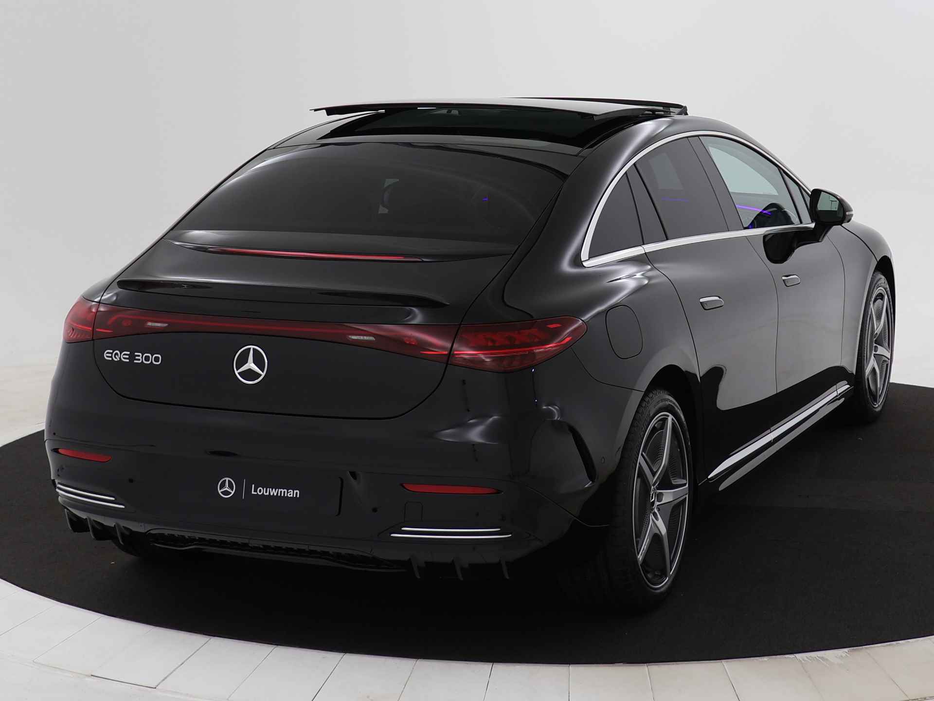 Mercedes-Benz EQE 300 Sport Edition 89 kWh | Verwarmde en geklimatiseerde stoelen vooraan | Geluidspersonalisatie | Premium Pack | KEYLESS GO-pakket | Digital light | Burmester® 3D-Surround sound system | Parkeerpakket met 360° camera's | - 14/35