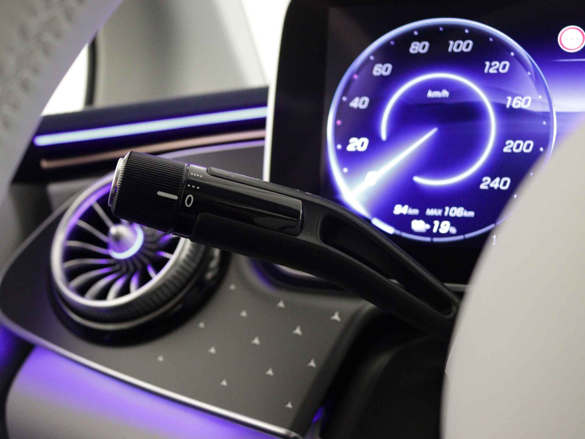 Mercedes-Benz EQE 300 Sport Edition 89 kWh | Verwarmde en geklimatiseerde stoelen vooraan | Geluidspersonalisatie | Premium Pack | KEYLESS GO-pakket | Digital light | Burmester® 3D-Surround sound system | Parkeerpakket met 360° camera's | - 17/35
