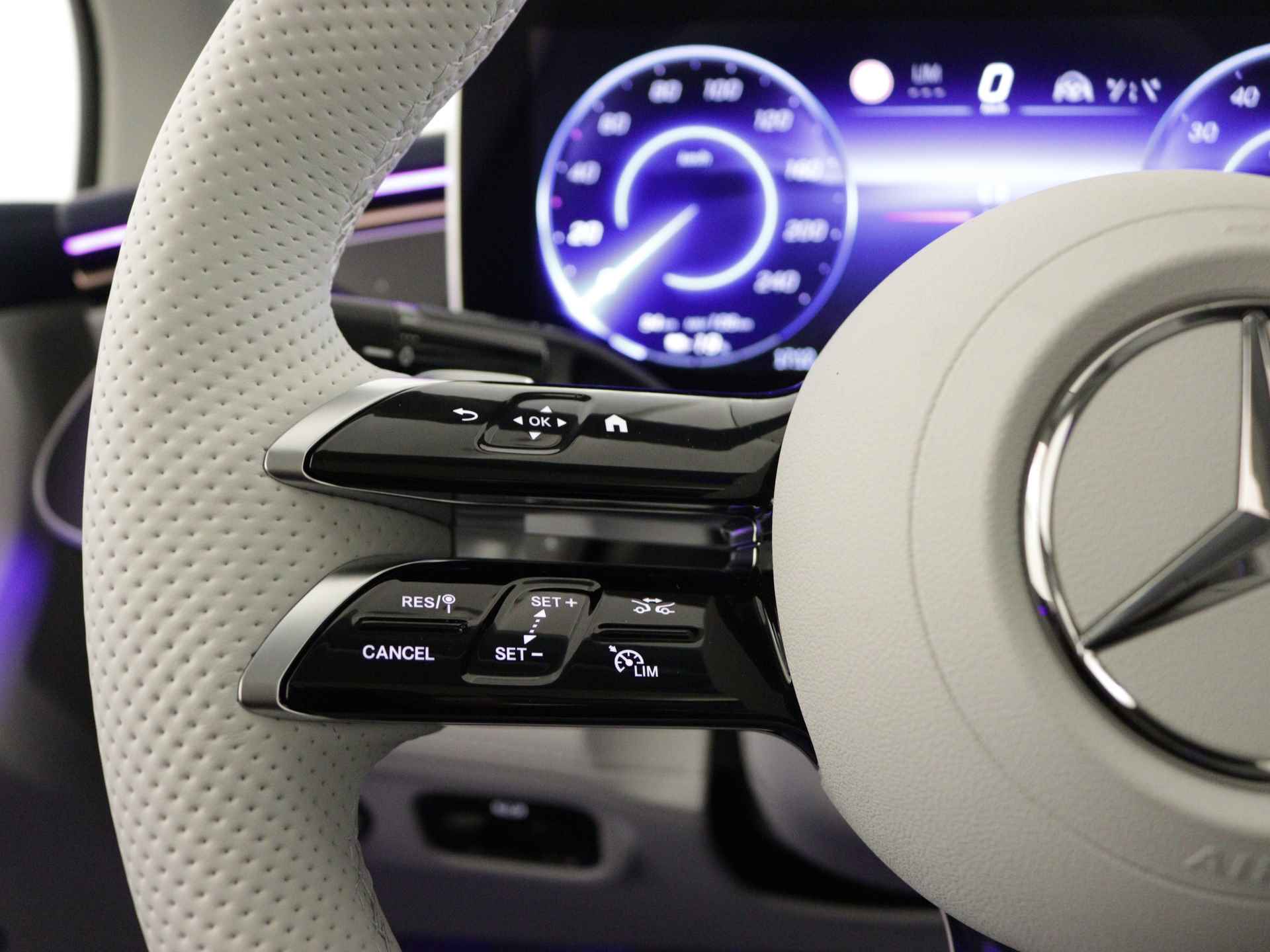 Mercedes-Benz EQE 300 Sport Edition 89 kWh | Verwarmde en geklimatiseerde stoelen vooraan | Geluidspersonalisatie | Premium Pack | KEYLESS GO-pakket | Digital light | Burmester® 3D-Surround sound system | Parkeerpakket met 360° camera's | - 19/35