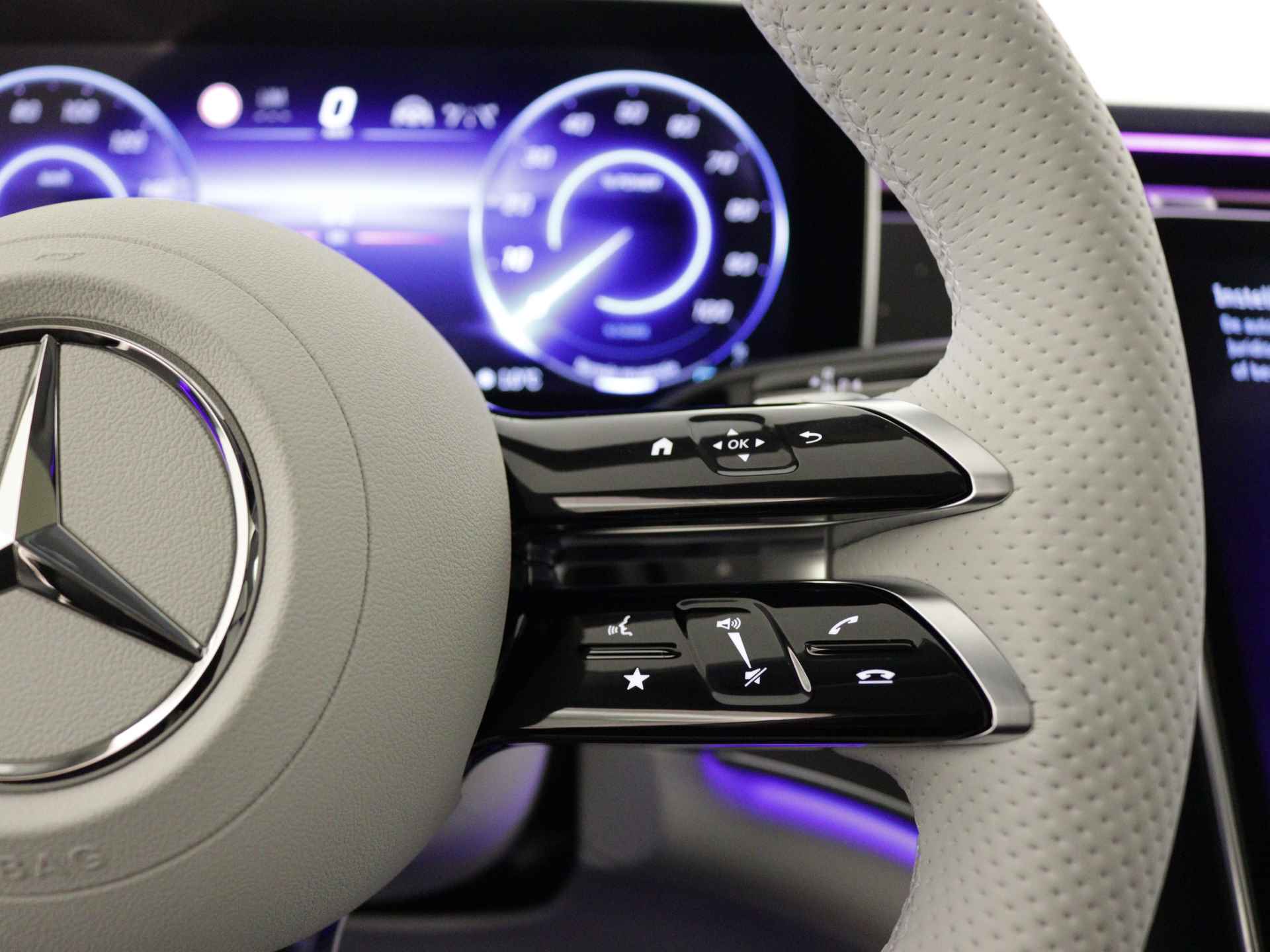 Mercedes-Benz EQE 300 Sport Edition 89 kWh | Verwarmde en geklimatiseerde stoelen vooraan | Geluidspersonalisatie | Premium Pack | KEYLESS GO-pakket | Digital light | Burmester® 3D-Surround sound system | Parkeerpakket met 360° camera's | - 20/35