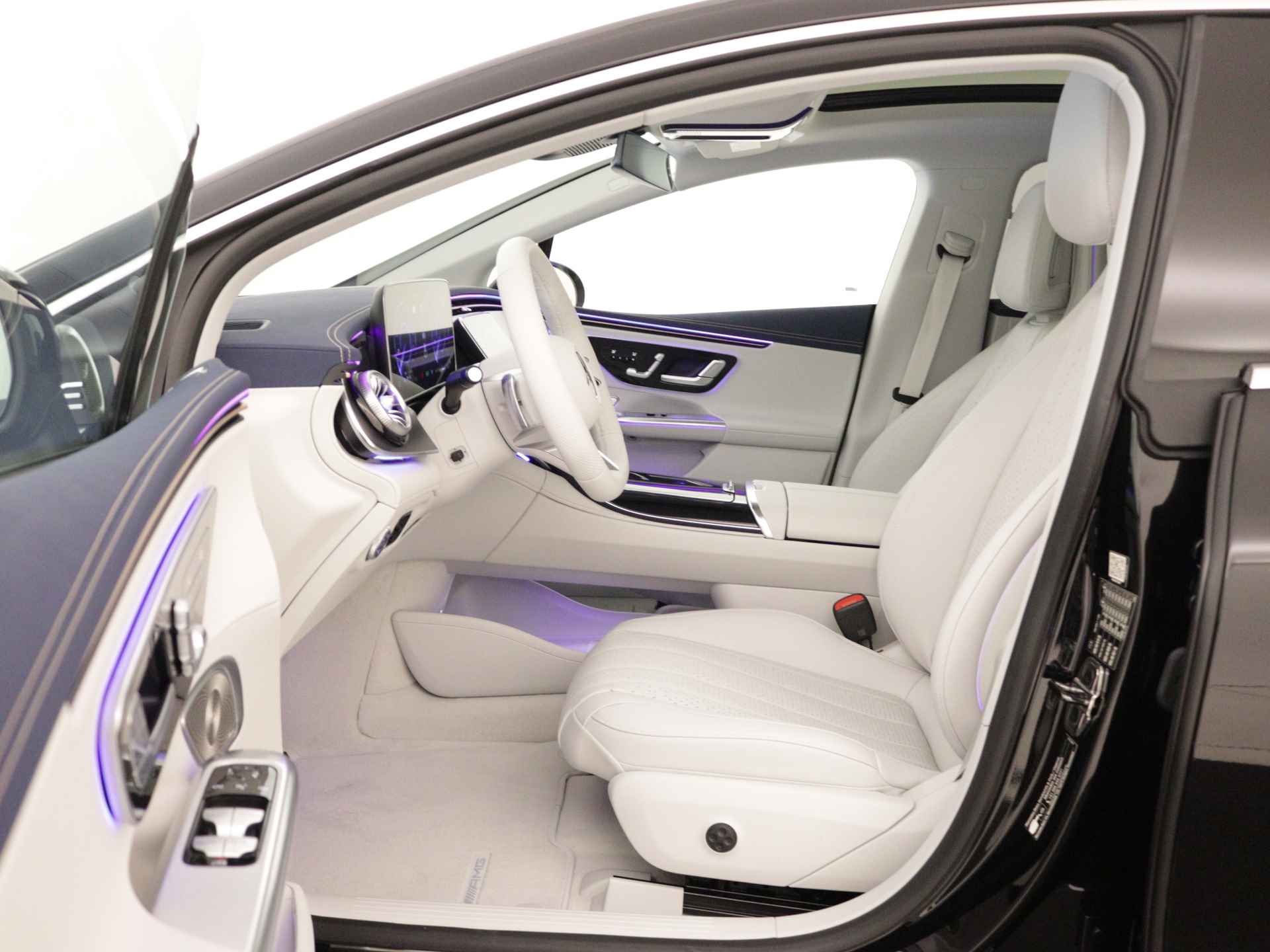 Mercedes-Benz EQE 300 Sport Edition 89 kWh | Verwarmde en geklimatiseerde stoelen vooraan | Geluidspersonalisatie | Premium Pack | KEYLESS GO-pakket | Digital light | Burmester® 3D-Surround sound system | Parkeerpakket met 360° camera's | - 26/35
