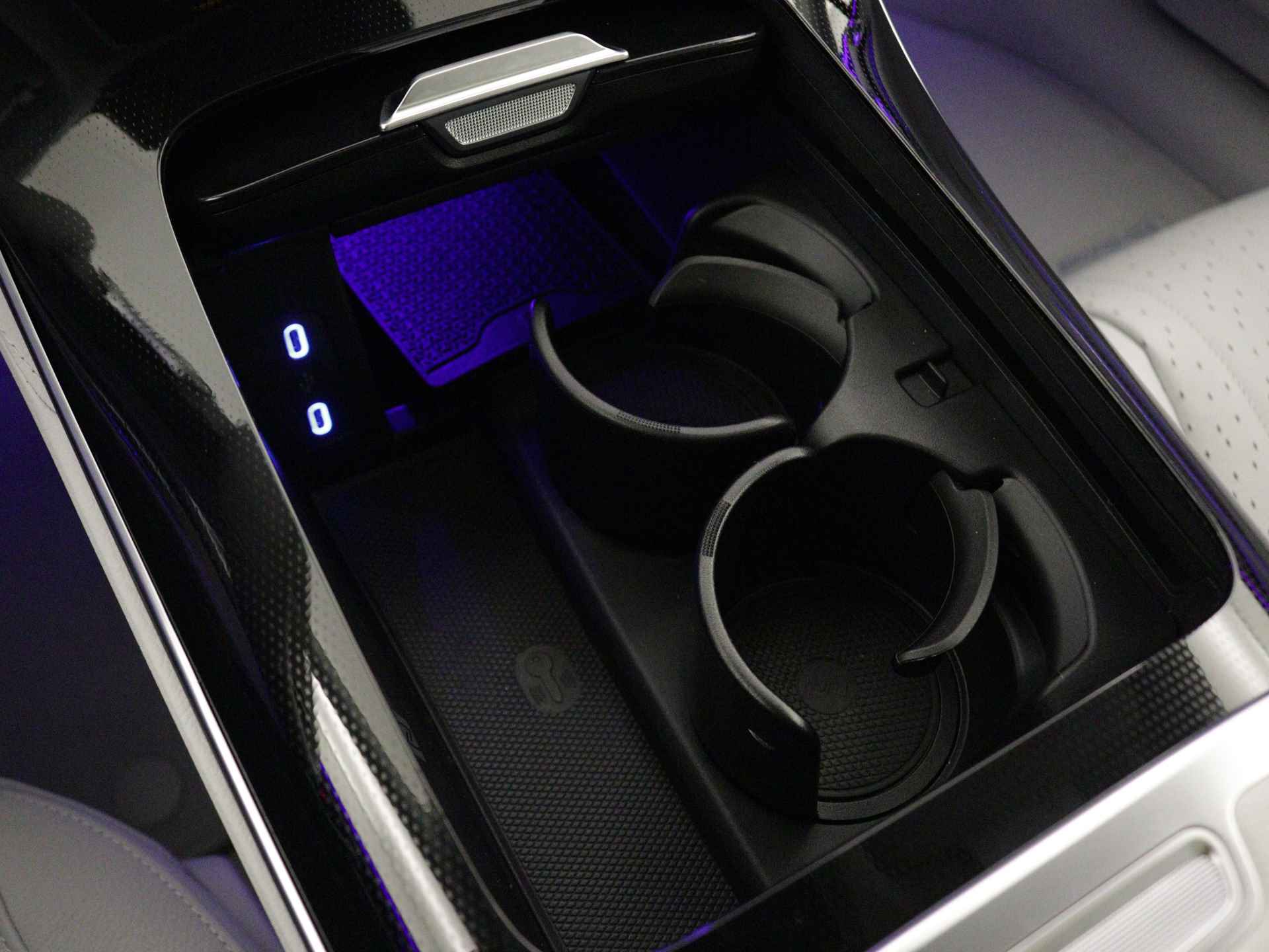 Mercedes-Benz EQE 300 Sport Edition 89 kWh | Verwarmde en geklimatiseerde stoelen vooraan | Geluidspersonalisatie | Premium Pack | KEYLESS GO-pakket | Digital light | Burmester® 3D-Surround sound system | Parkeerpakket met 360° camera's | - 29/35