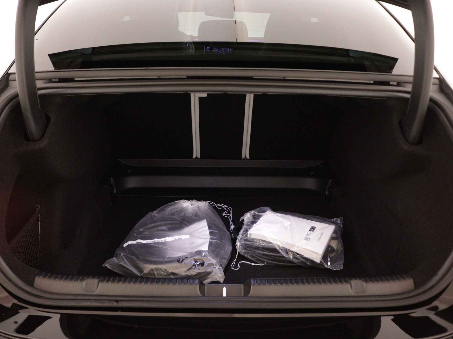 Mercedes-Benz EQE 300 Sport Edition 89 kWh | Verwarmde en geklimatiseerde stoelen vooraan | Geluidspersonalisatie | Premium Pack | KEYLESS GO-pakket | Digital light | Burmester® 3D-Surround sound system | Parkeerpakket met 360° camera's | - 30/35