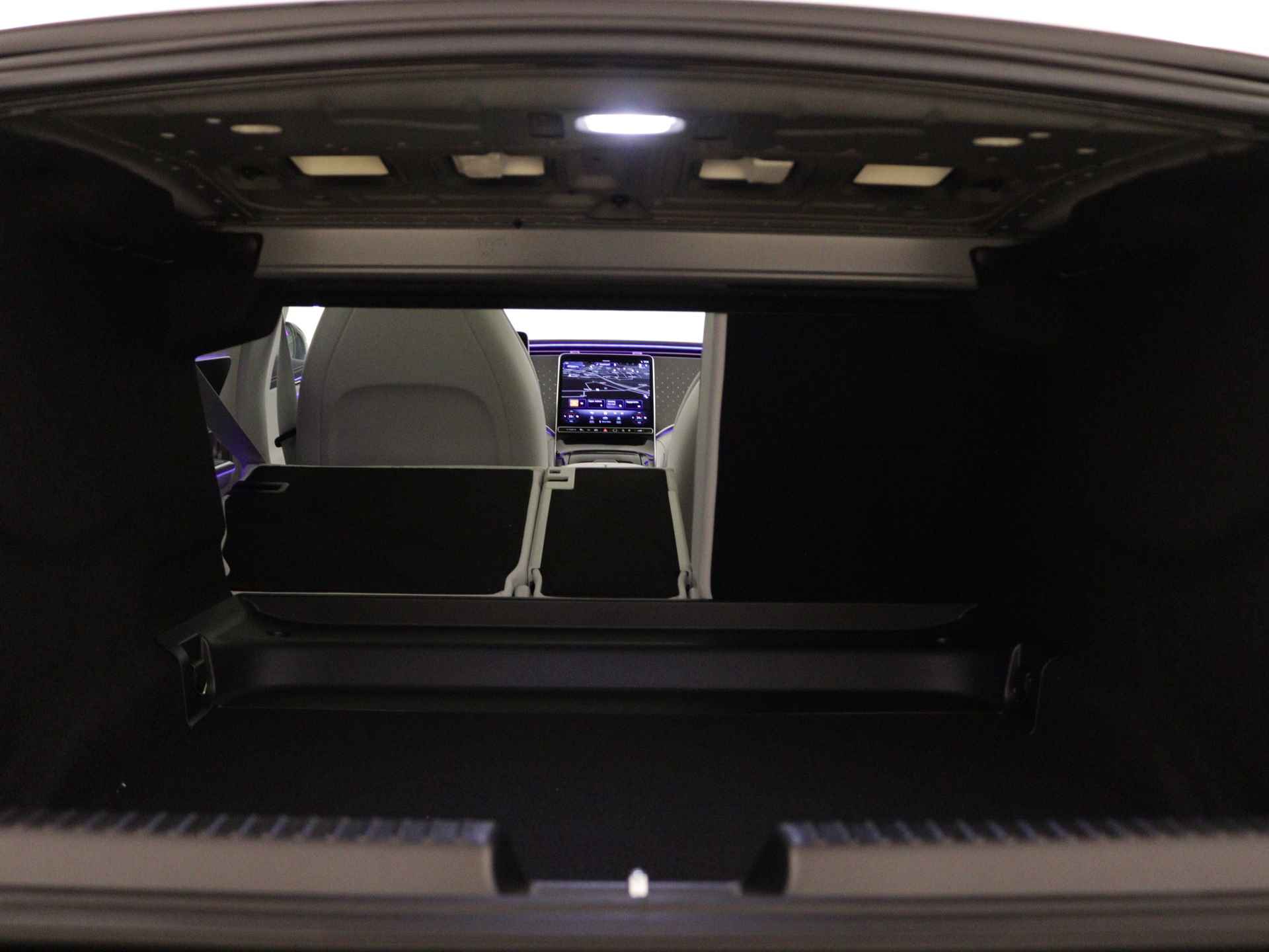 Mercedes-Benz EQE 300 Sport Edition 89 kWh | Verwarmde en geklimatiseerde stoelen vooraan | Geluidspersonalisatie | Premium Pack | KEYLESS GO-pakket | Digital light | Burmester® 3D-Surround sound system | Parkeerpakket met 360° camera's | - 31/35