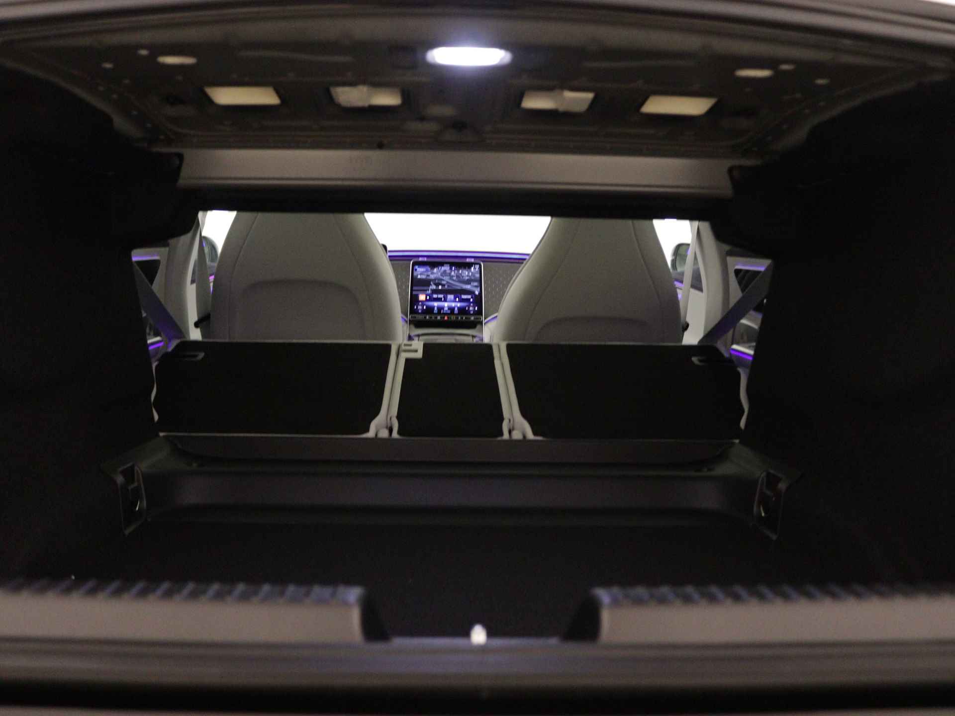 Mercedes-Benz EQE 300 Sport Edition 89 kWh | Verwarmde en geklimatiseerde stoelen vooraan | Geluidspersonalisatie | Premium Pack | KEYLESS GO-pakket | Digital light | Burmester® 3D-Surround sound system | Parkeerpakket met 360° camera's | - 32/35